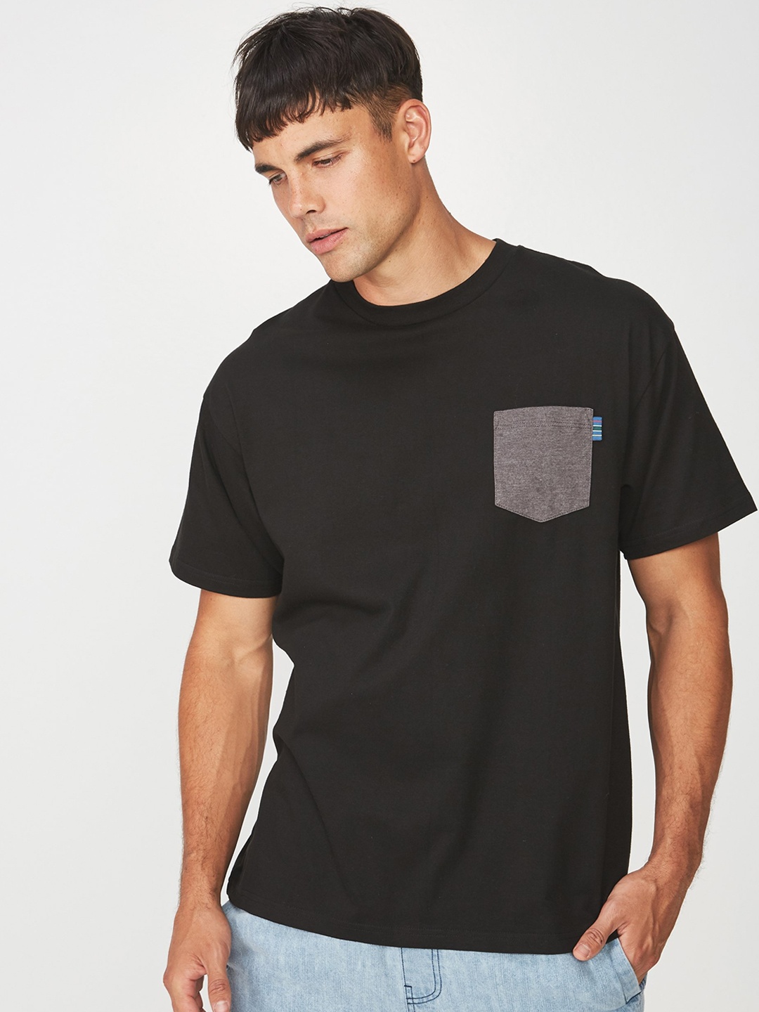 

COTTON ON Men Black Solid Round Neck T-shirt