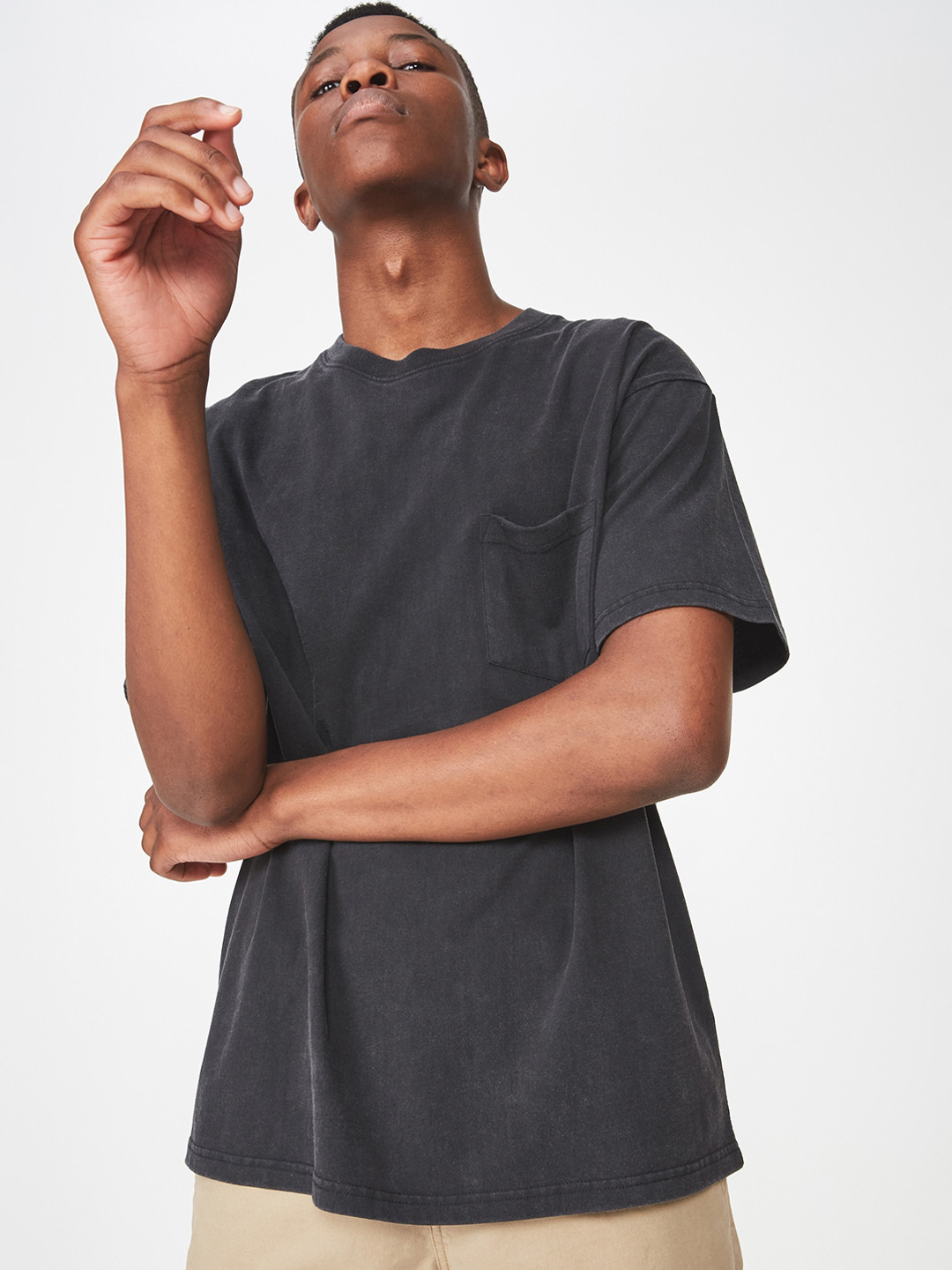 

COTTON ON Men Black Solid Round Neck T-shirt