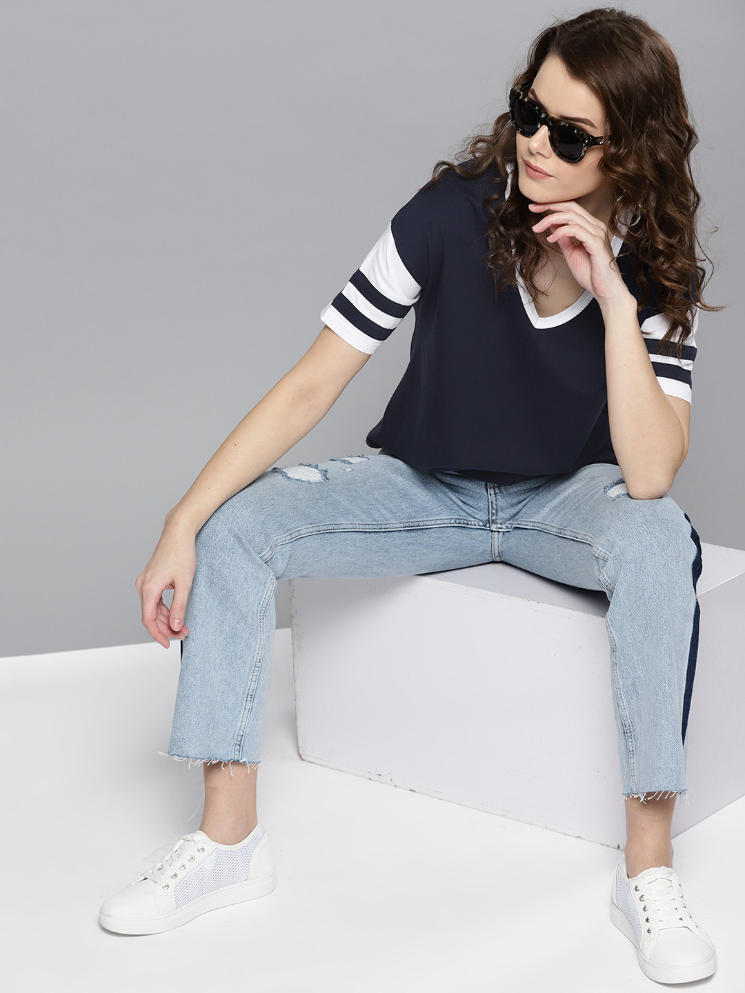 

Harpa Women Navy Blue Solid V-Neck T-shirt