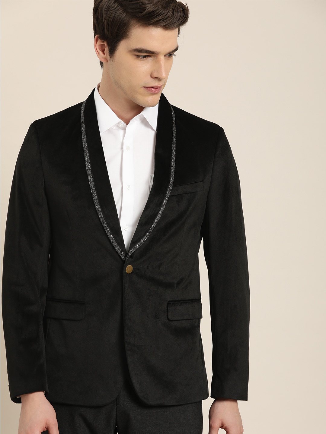 

INVICTUS Men Black Solid Slim Fit Velvet Single-Breasted Party Blazer