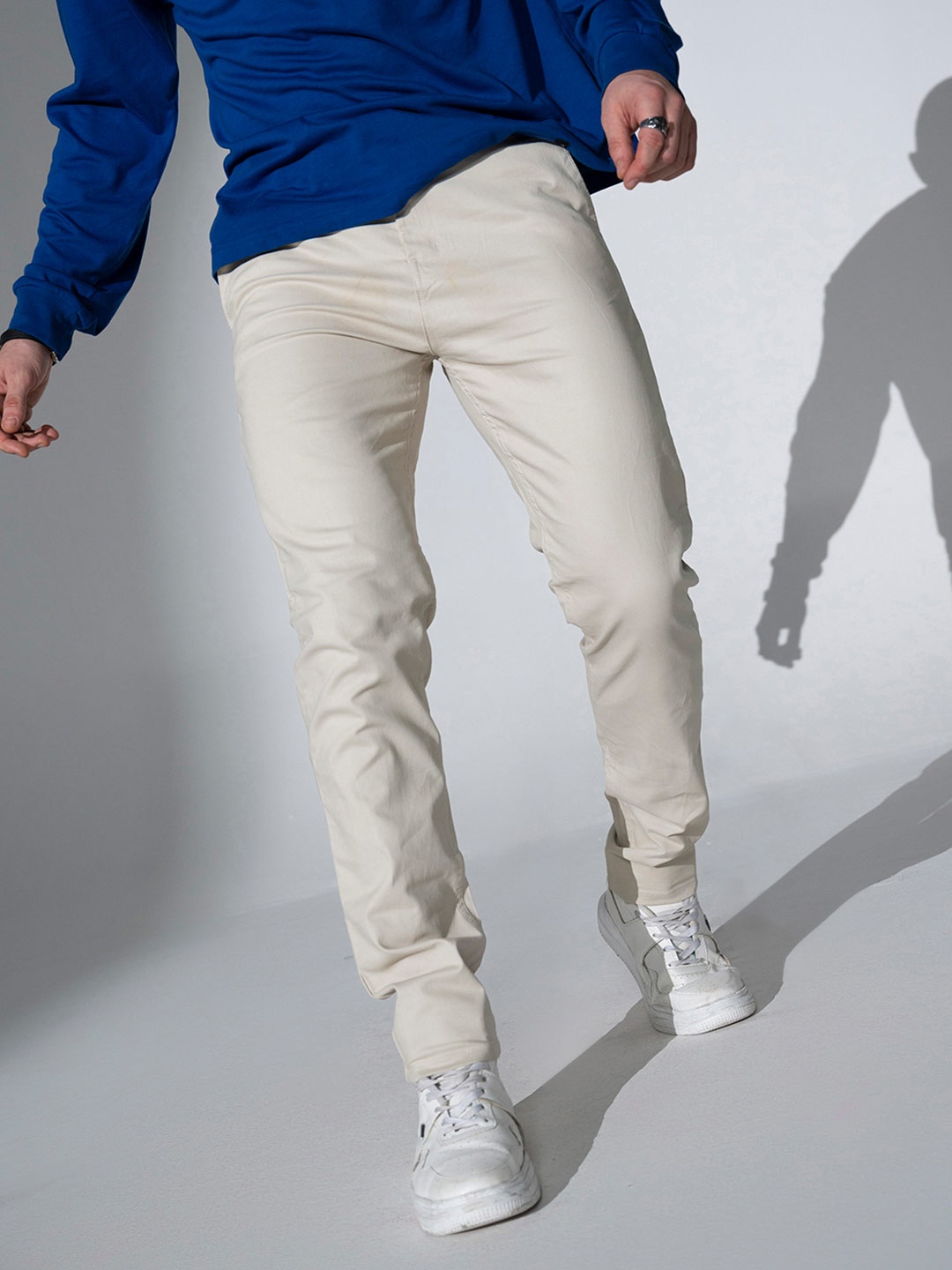 

Hubberholme Men Beige Slim Fit Solid Trousers
