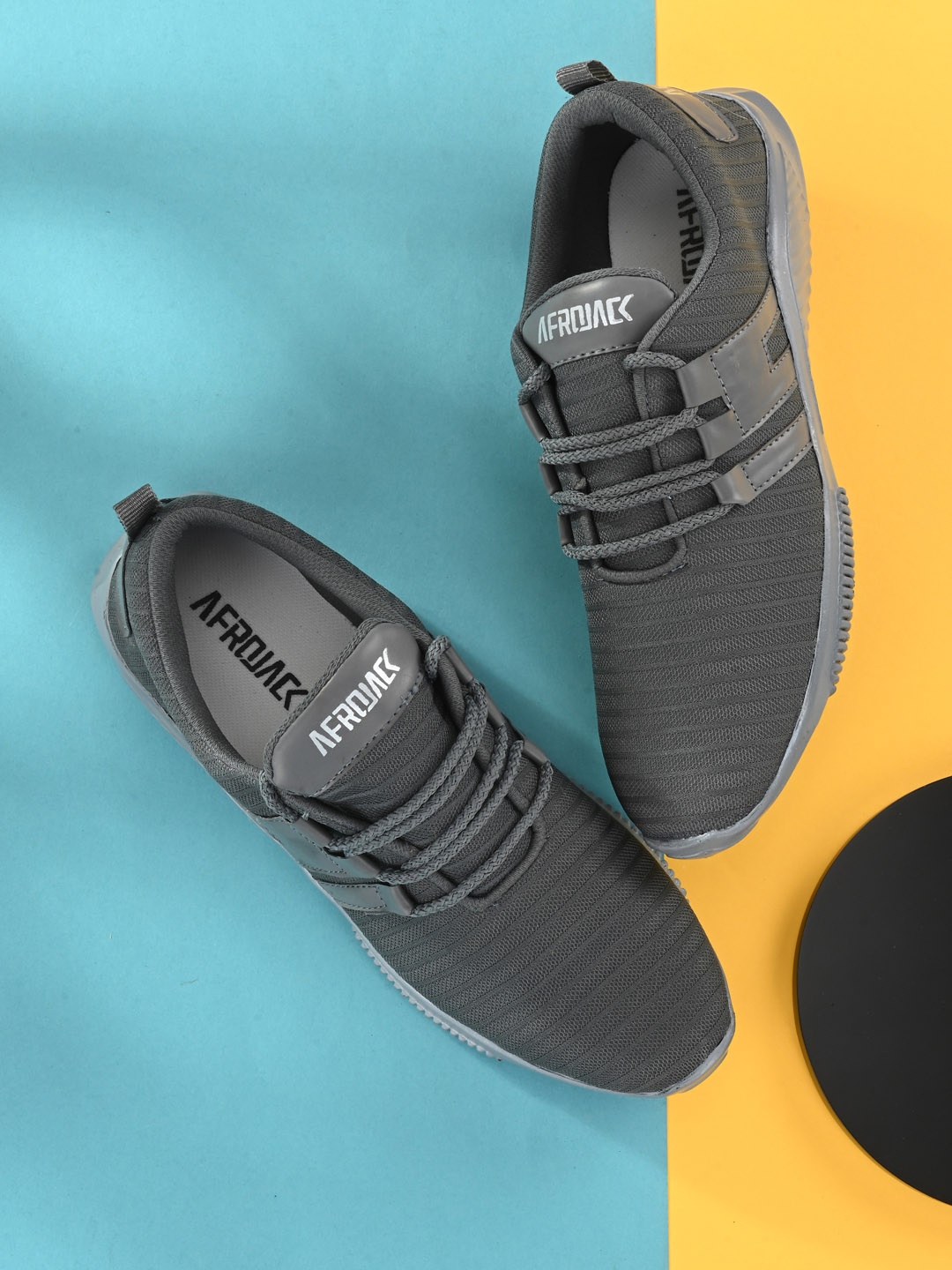 

AfroJack Men Grey Sneakers