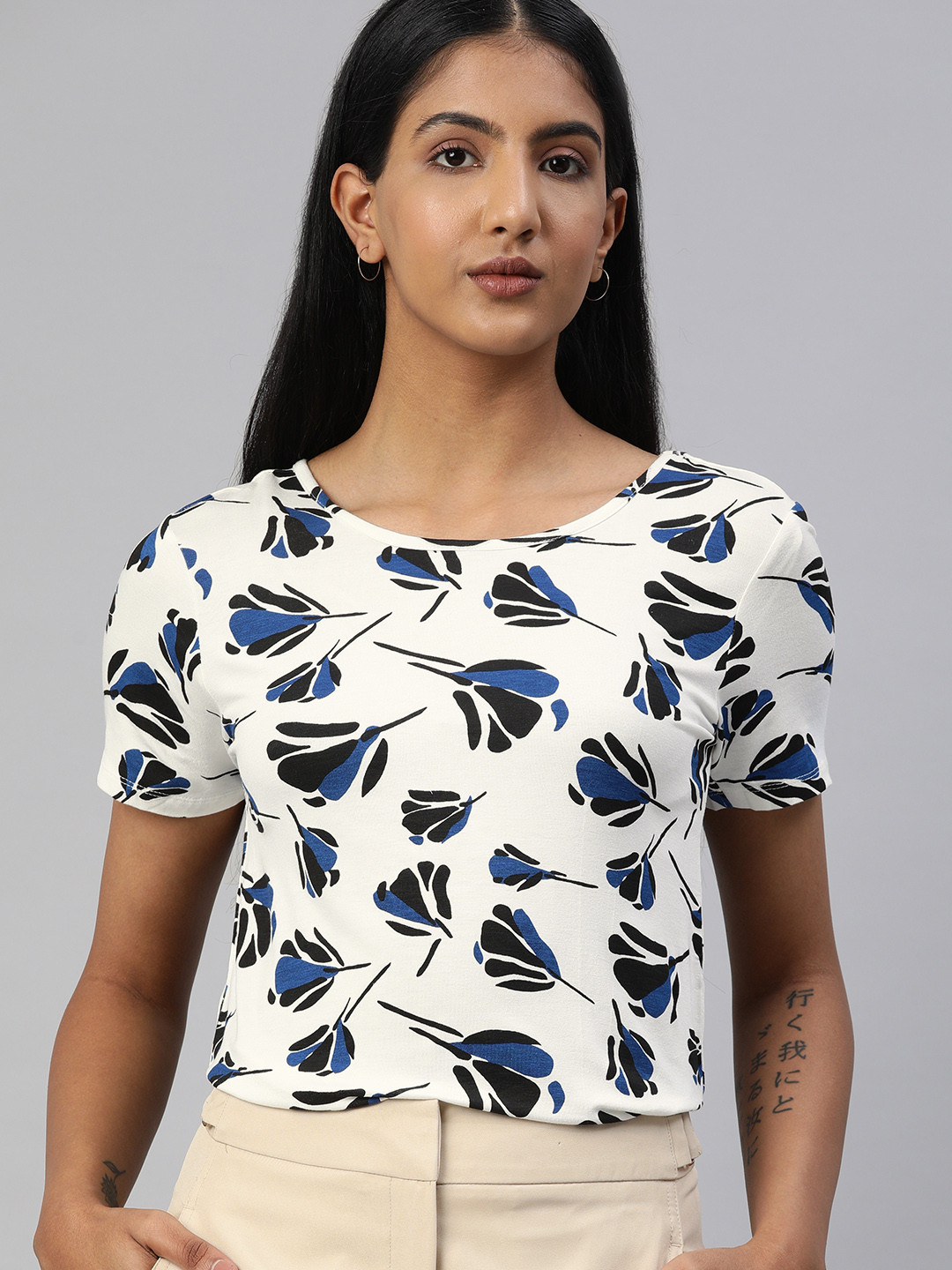 

Van Heusen Woman White & Blue Floral Printed Round Neck T-shirt