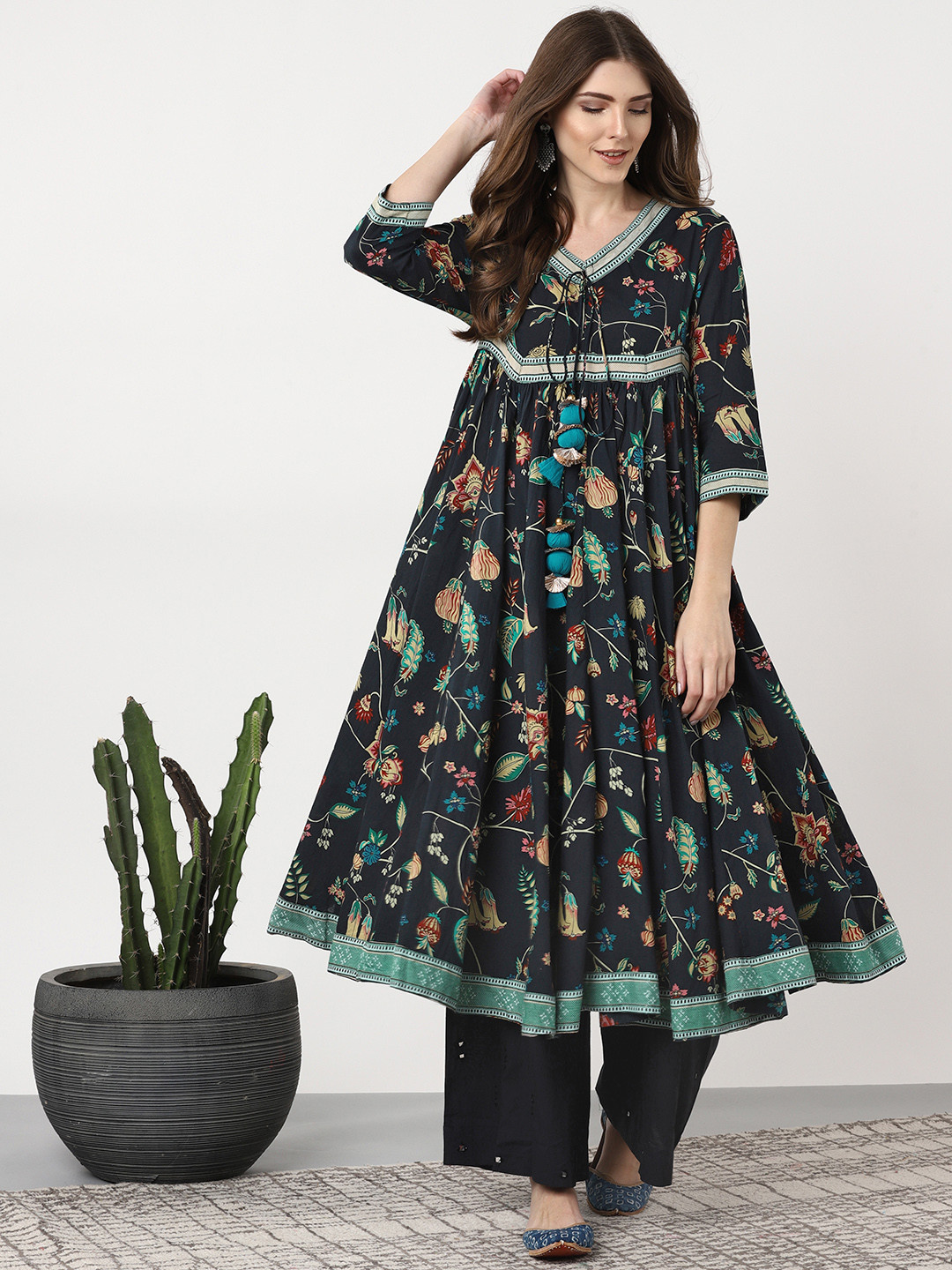 

Sangria Women Navy Blue & Peach-Coloured Printed Kurta with Palazzos