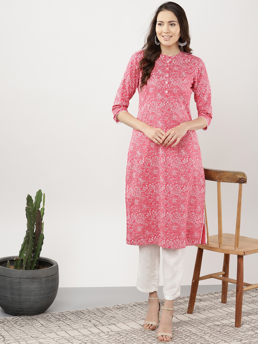 

Sangria Women Pink & White Floral Printed Straight Kurta