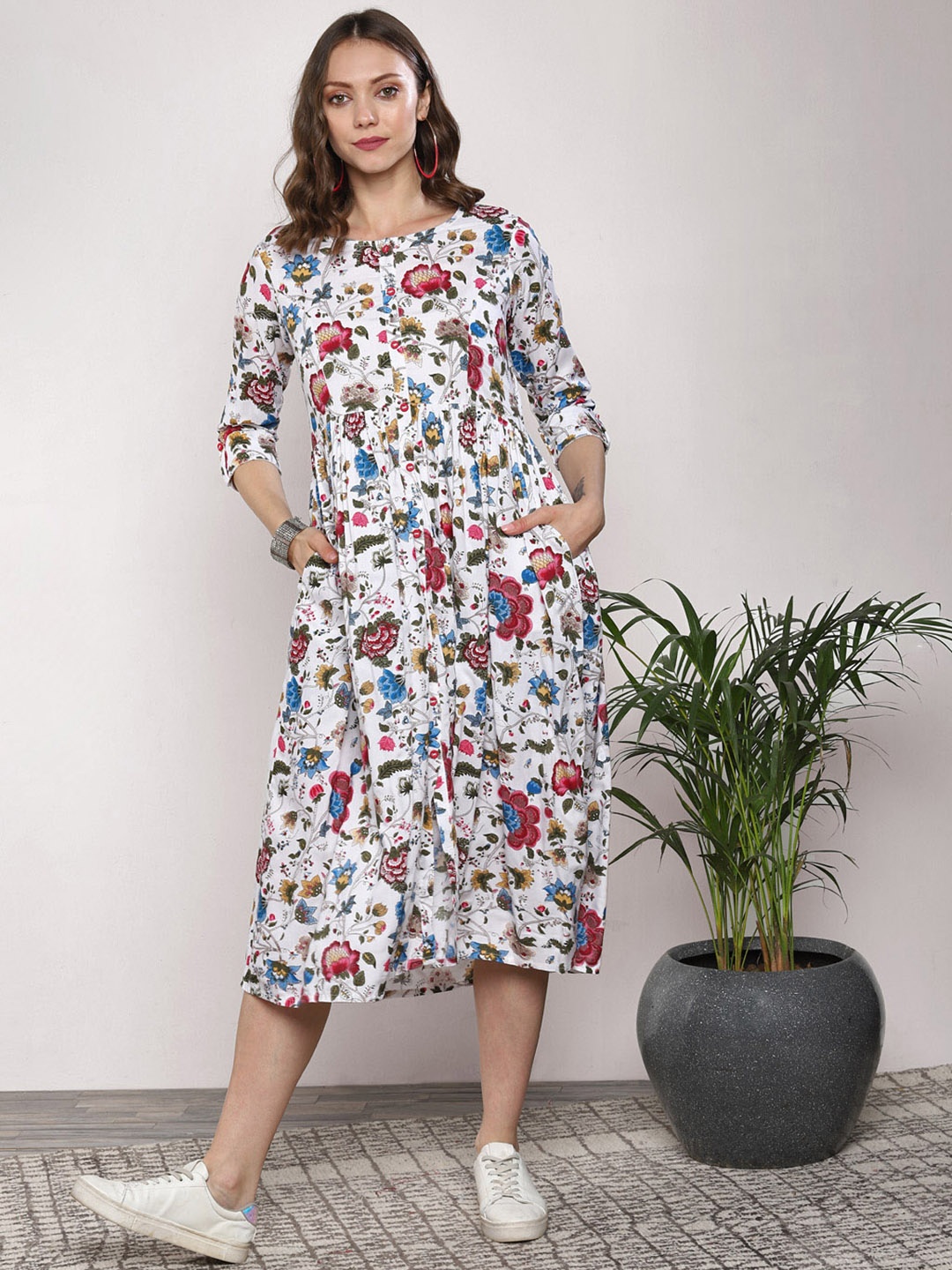 

Sangria White Floral Printed Fit and Flare Dress