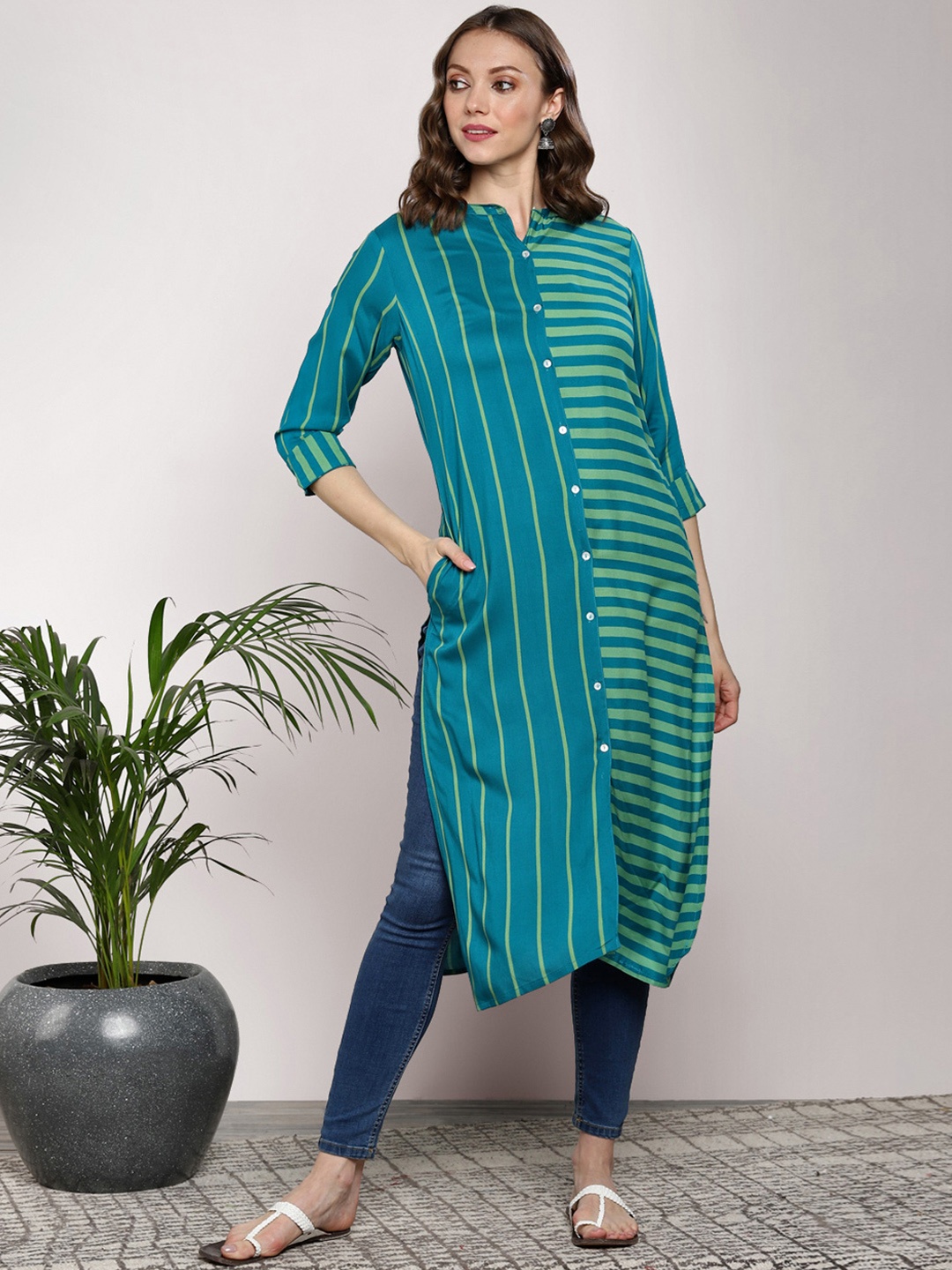 

Sangria Women Blue Striped Straight Kurta