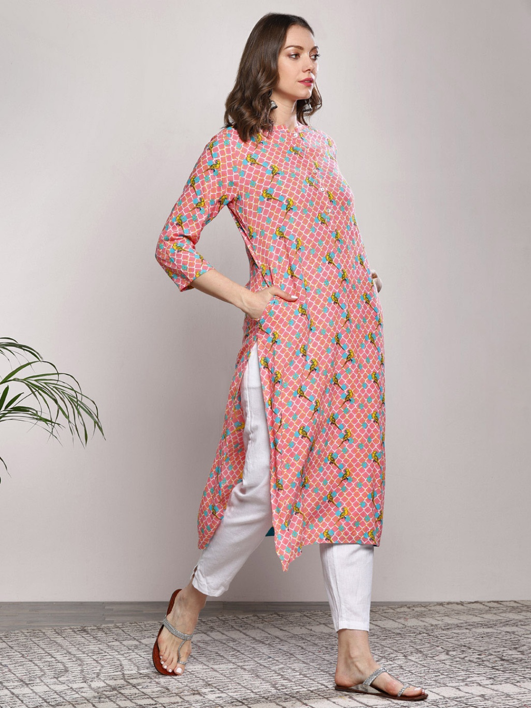 

Sangria Women Pink & Blue Printed Straight Kurta