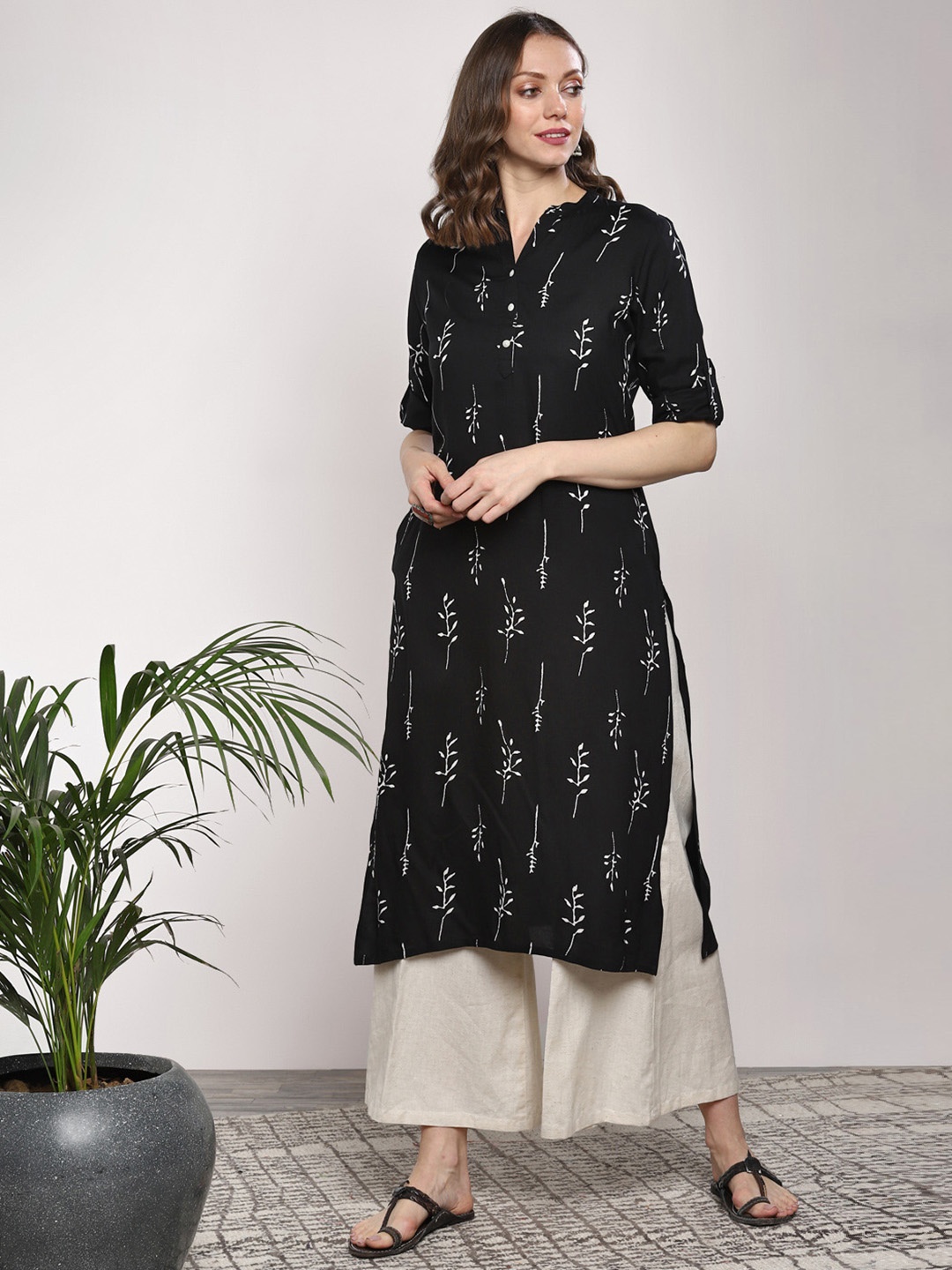 

Sangria Women Black Printed Straight Kurta