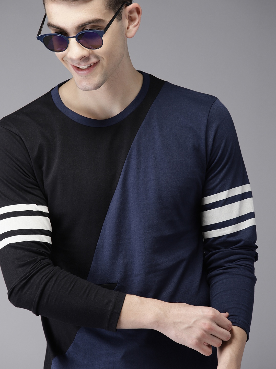 

HERENOW Men Navy Blue Black Colourblocked Round Neck Pure Cotton T-shirt