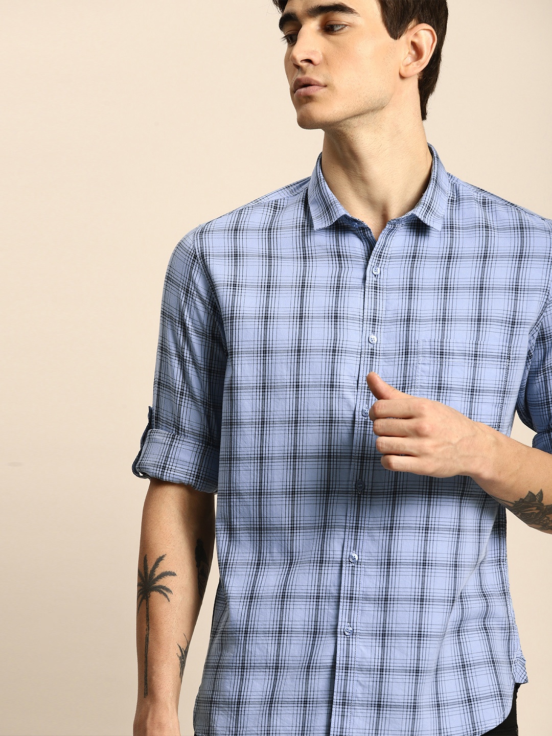 

ether Men Blue & Black Regular Fit Checked Casual Shirt