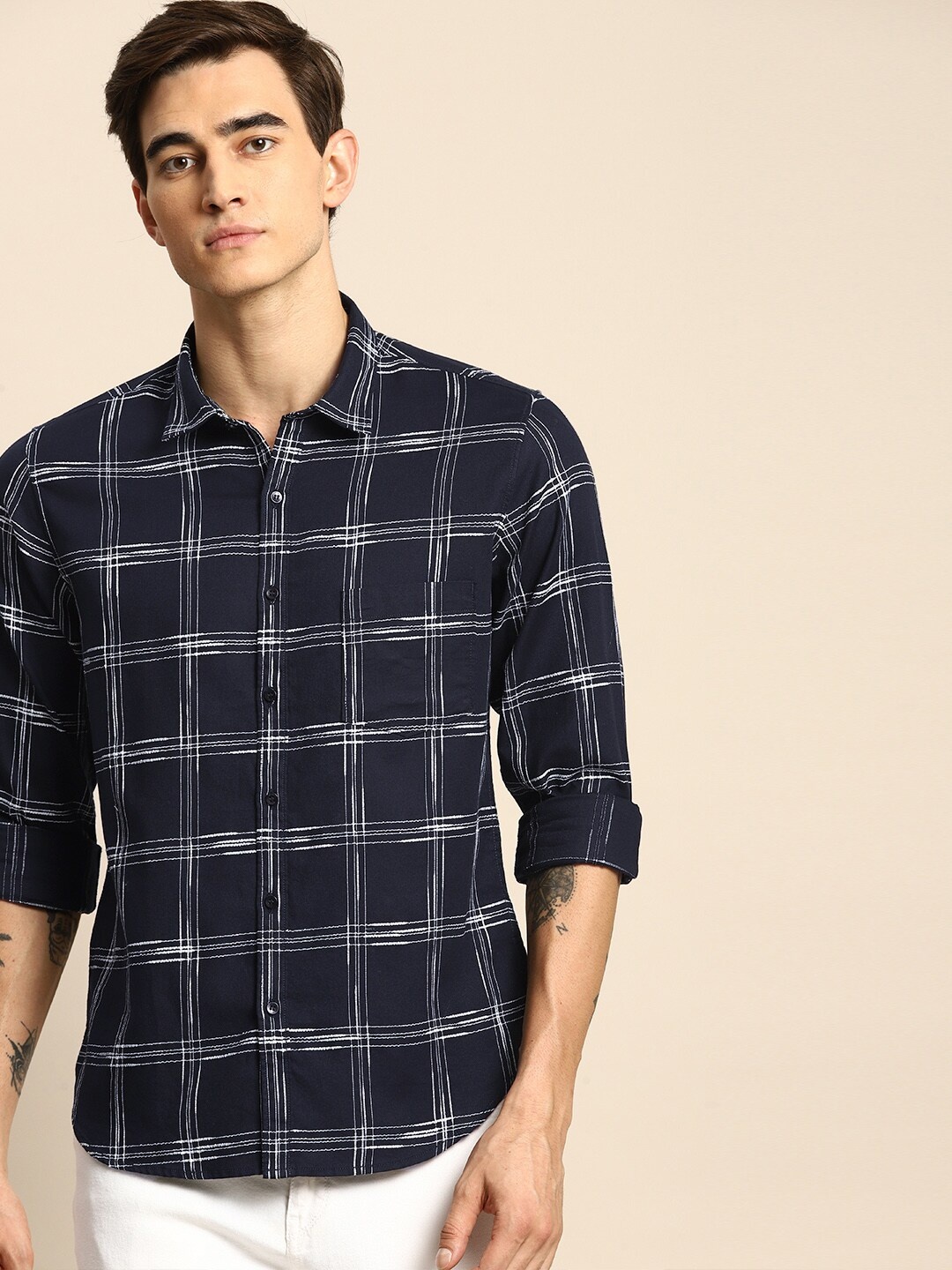 

ether Men Navy Blue & White Regular Fit Checked Casual Shirt