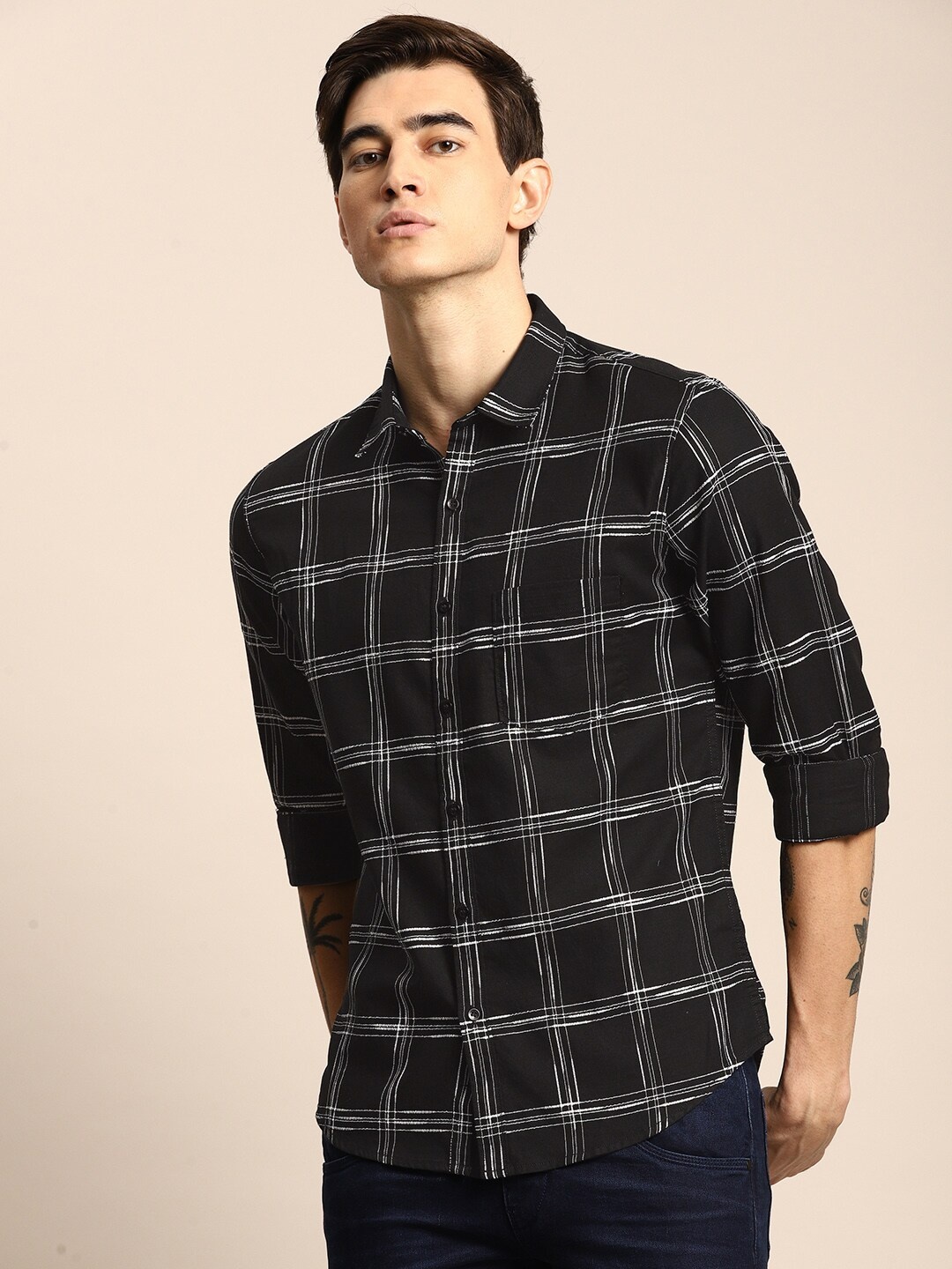 

ether Men Black & White Regular Fit Checked Casual Shirt