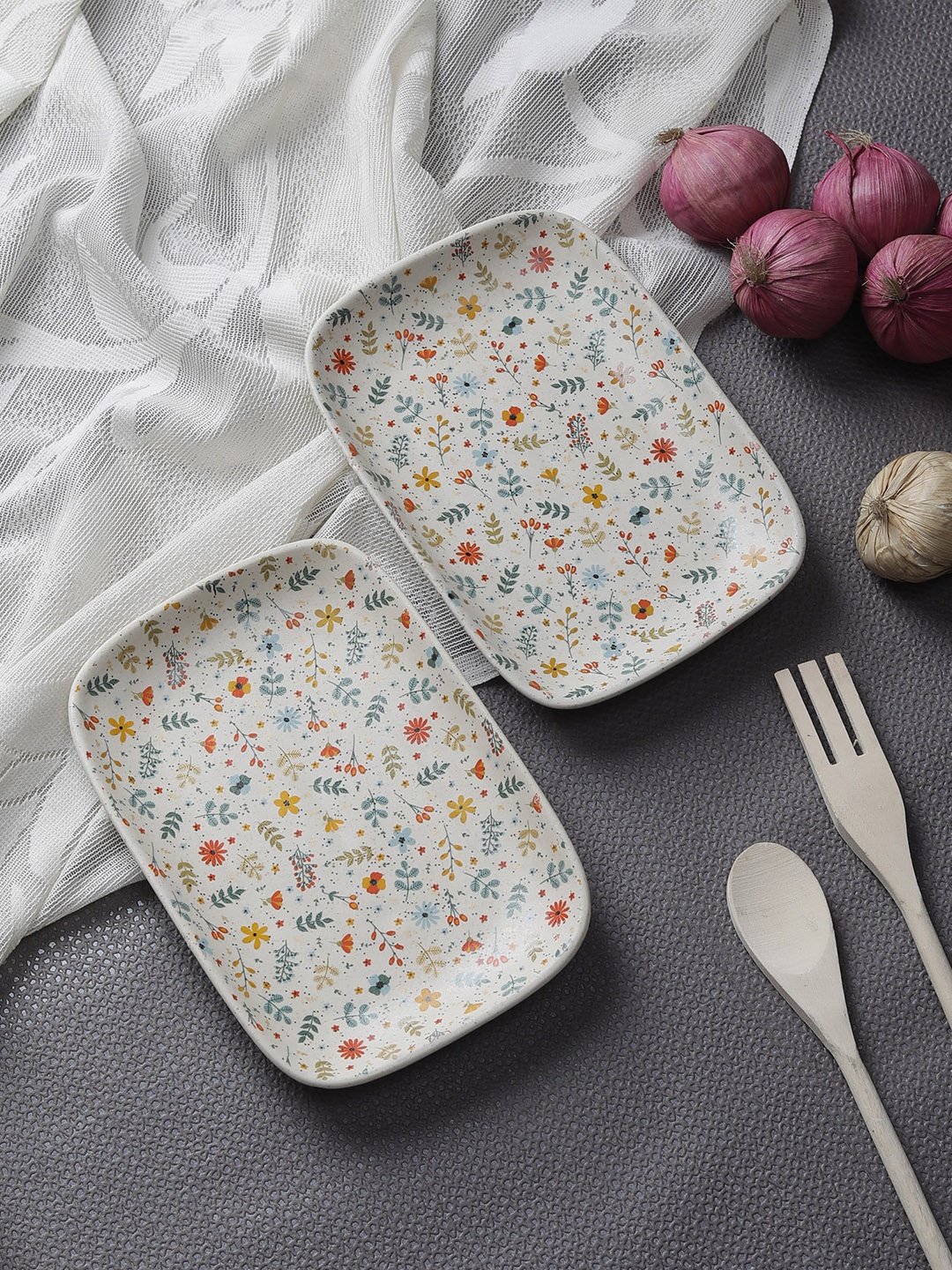 

MIAH Decor Set of 2 Cream-Coloured Printed Handcrafted Ceramic Tray