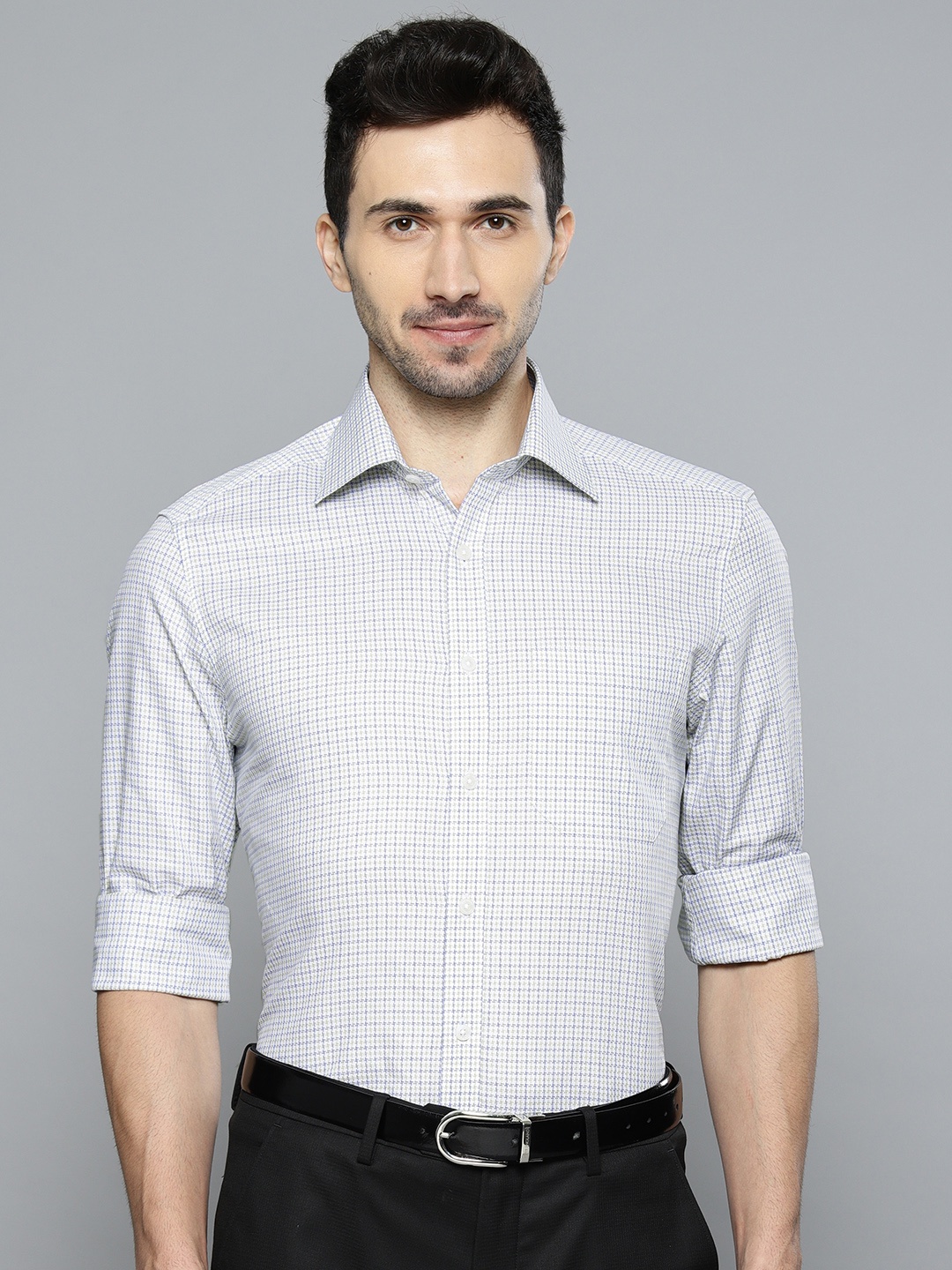 

Louis Philippe Men White & Blue Regular Fit Checked Formal Shirt