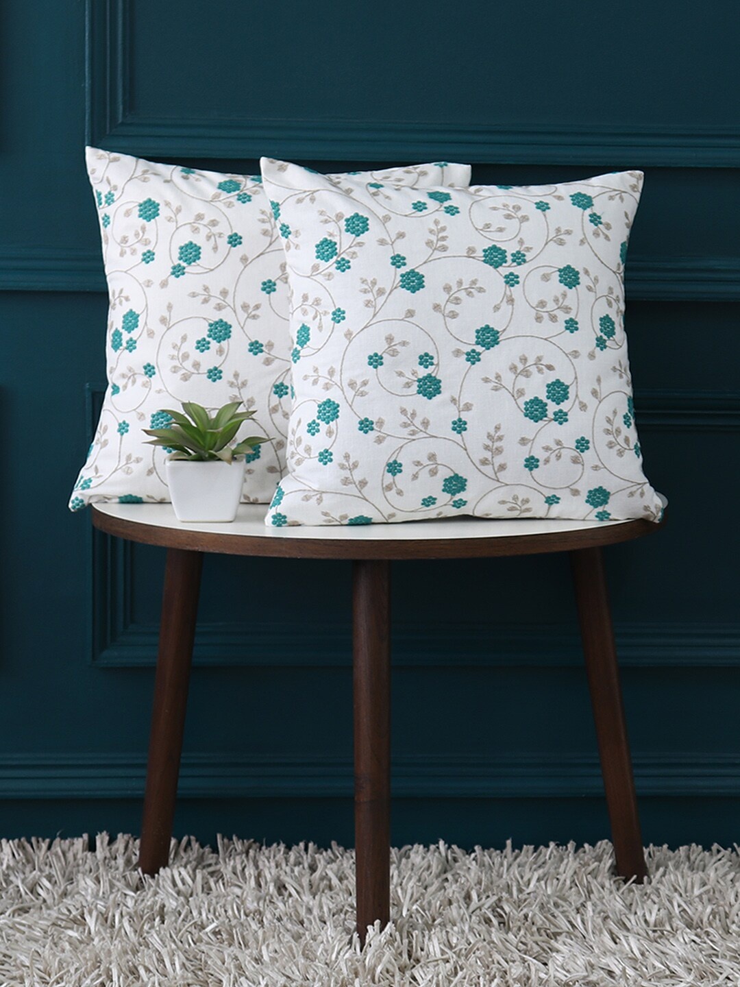 

GM Set of 2 Embroidered Square Cushion Covers, White