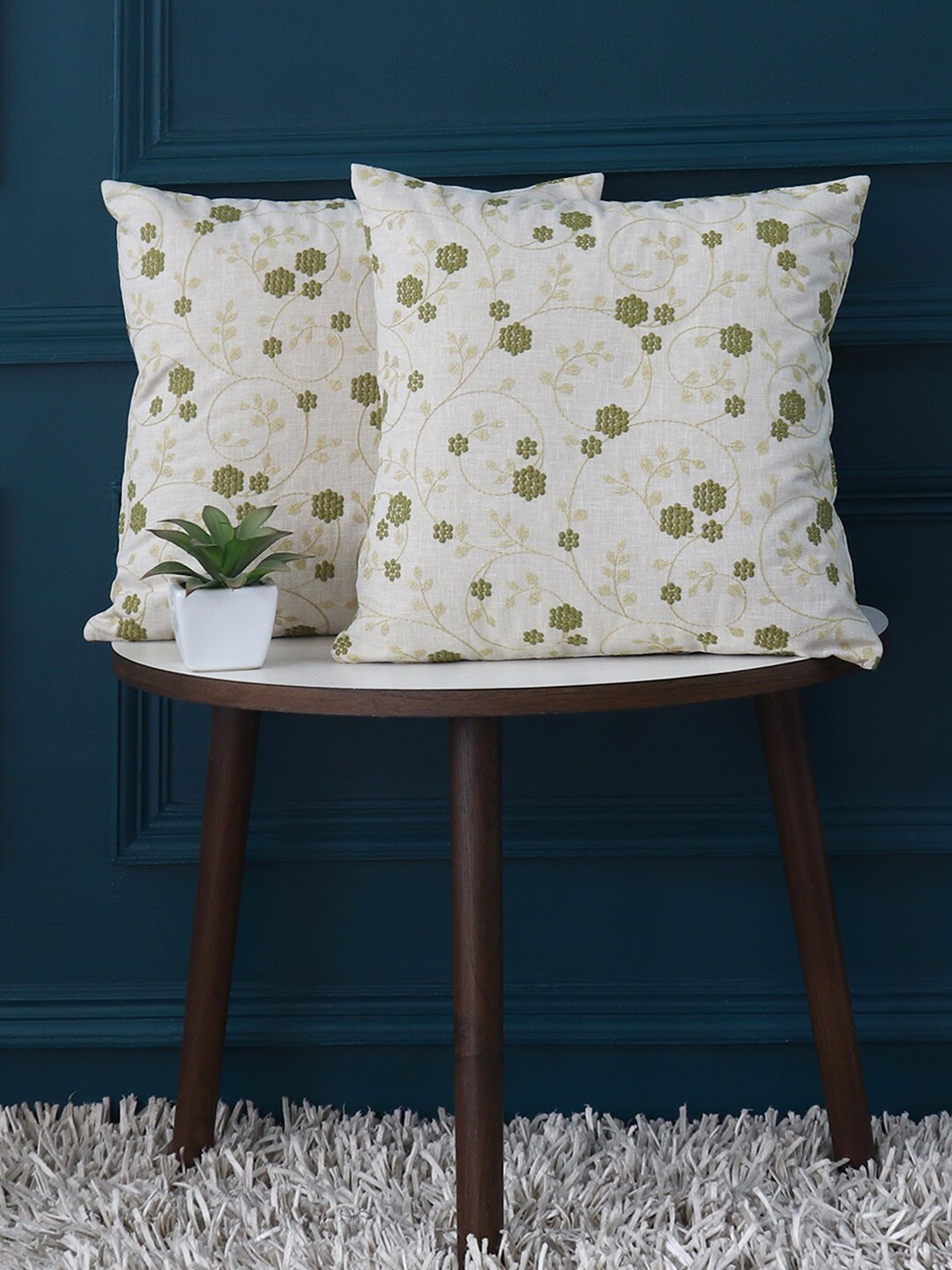 

GM Set of 2 Embroidered Square Cushion Covers, White