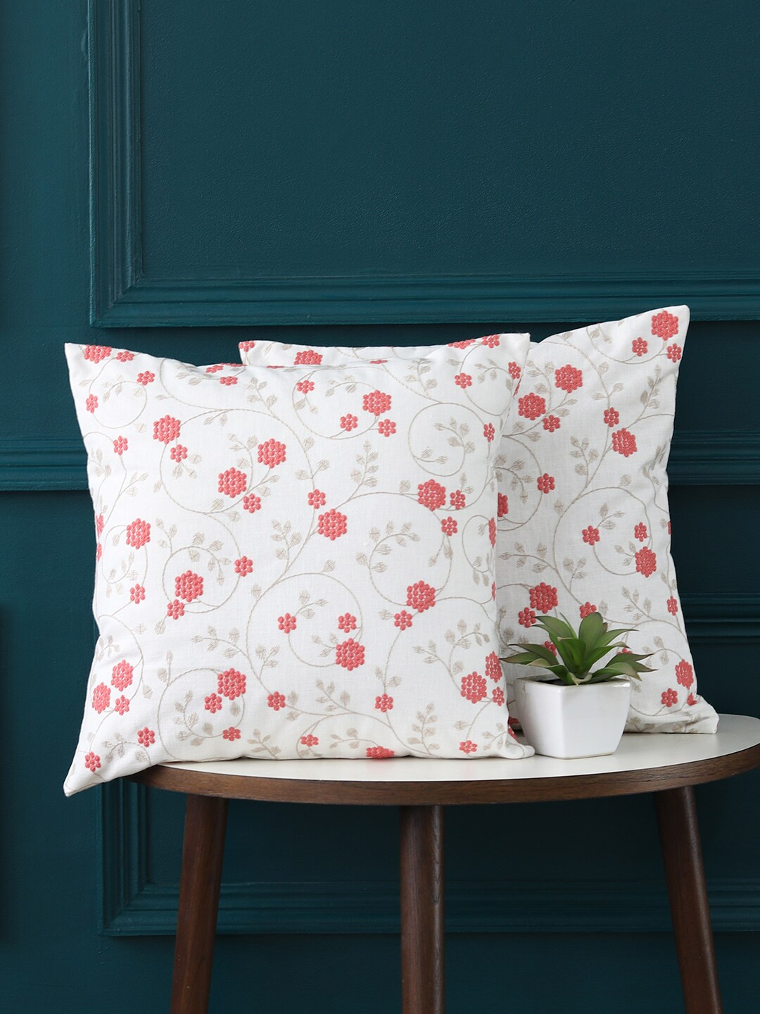 

GM Set of 2 Embroidered Square Cushion Covers, White
