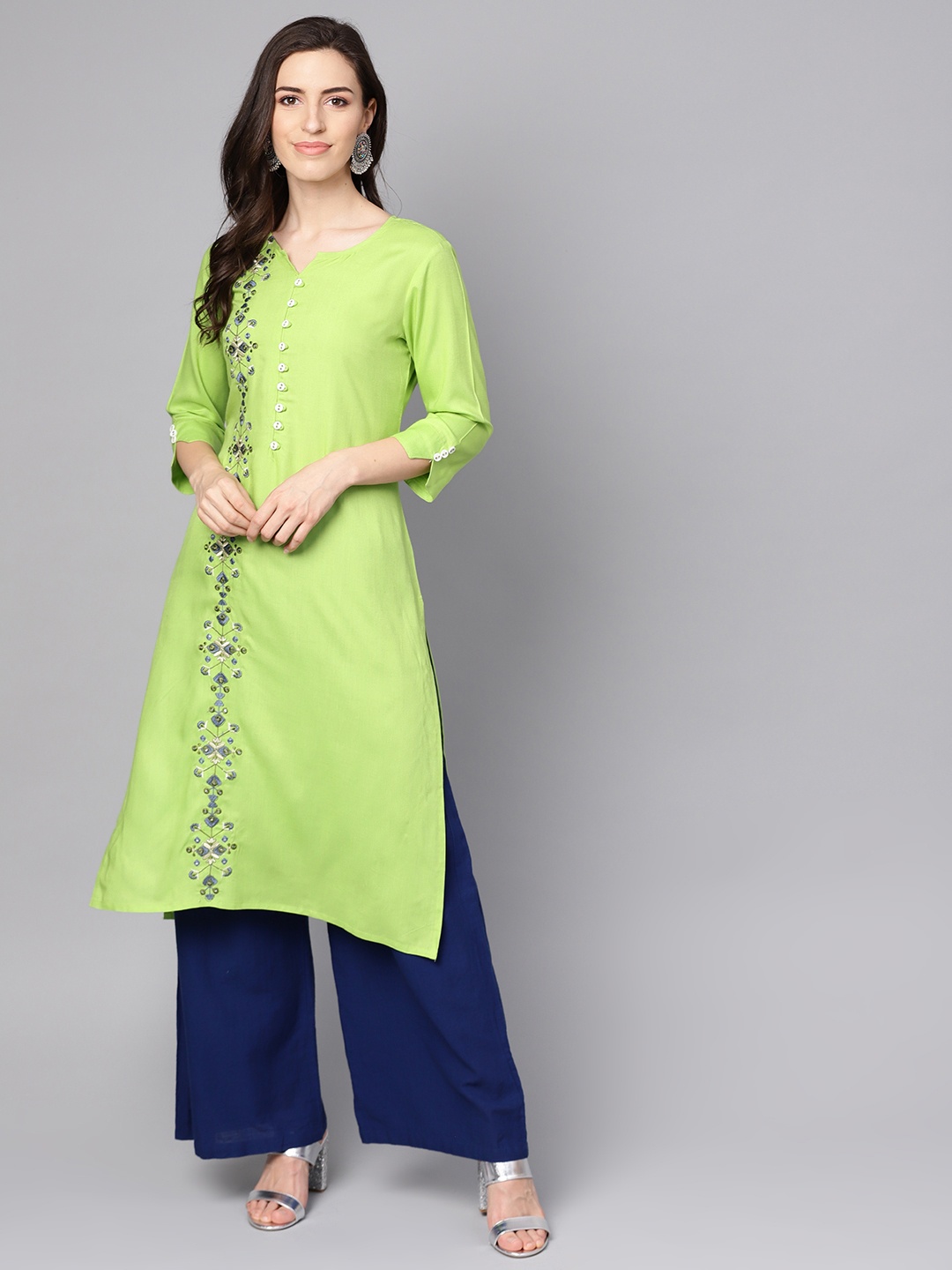 

Nayo Women Green Solid Straight Kurta