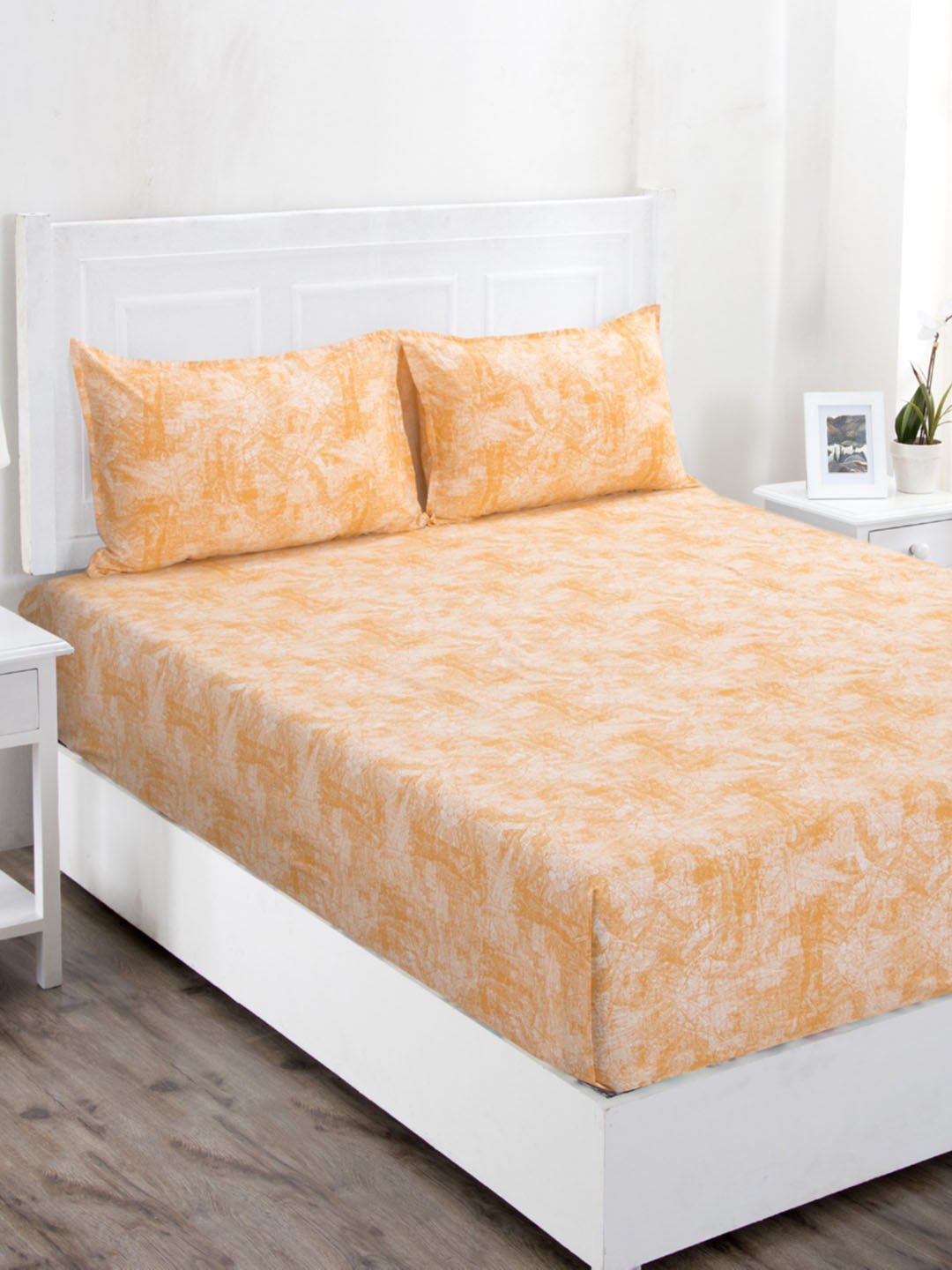 

In-House by maspar Orange Abstract 144 TC Cotton 1 Queen Bedsheet with 2 Pillow Covers