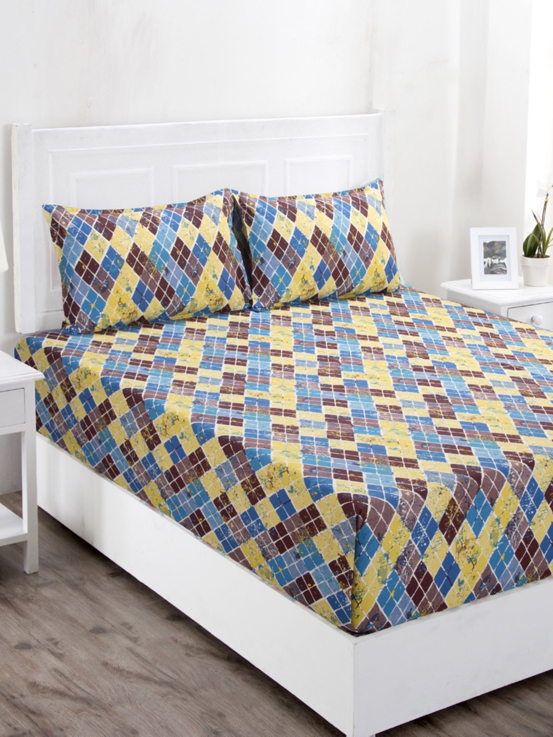 

In-House by maspar Multicoloured Geometric 144 TC Cotton 1 Queen Bedsheet with 2 Pillow Covers, Multi