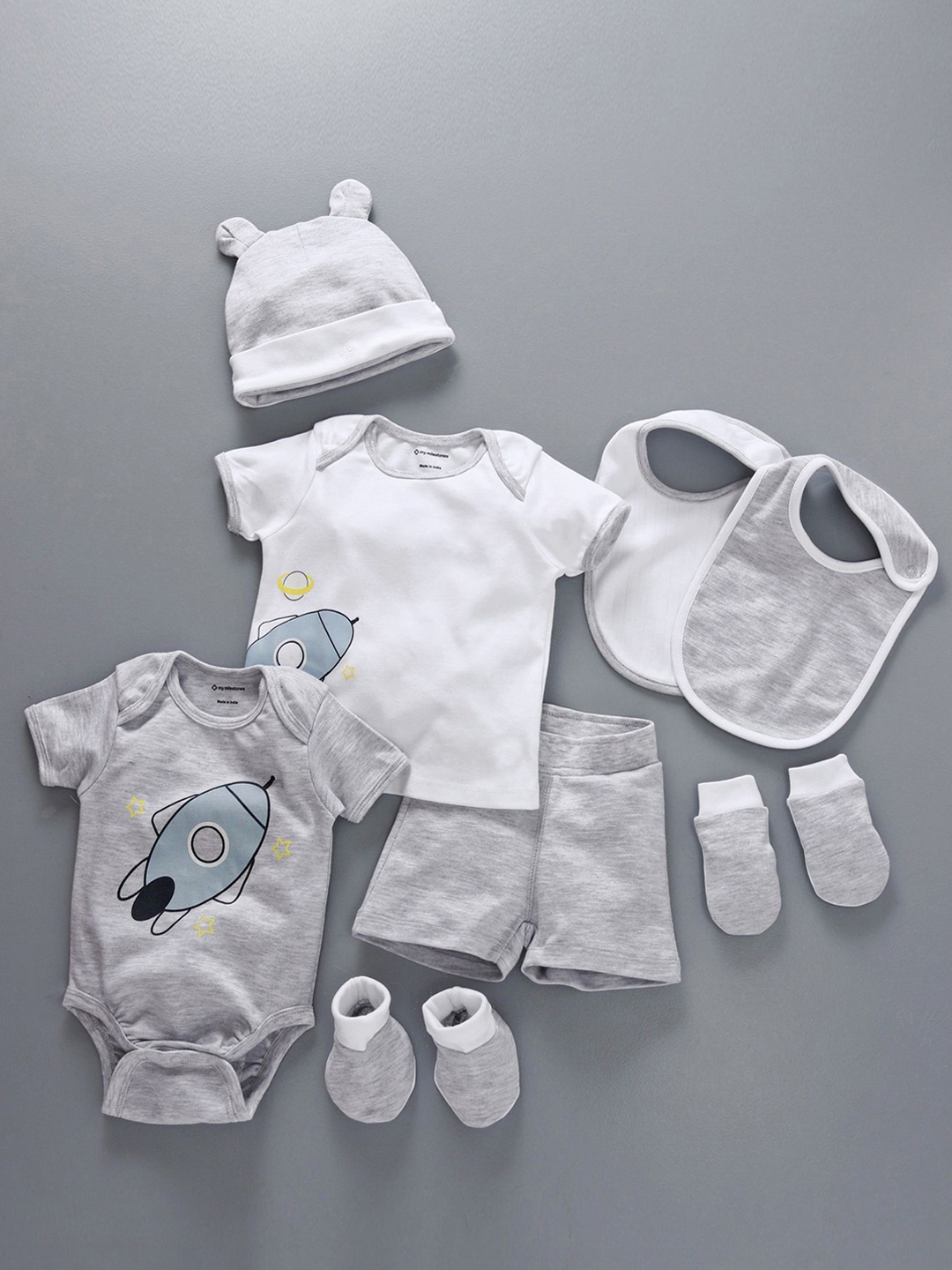 

My Milestones Unisex Grey Printed Clothing Gift Set
