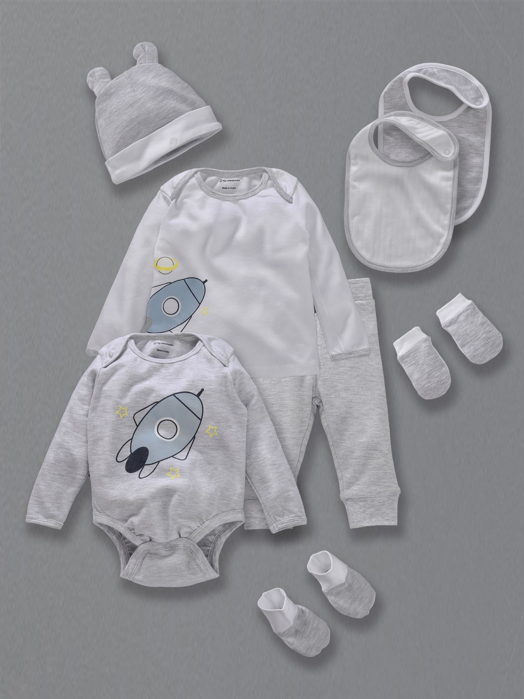 

My Milestones Unisex Grey Printed Clothing Gift Set