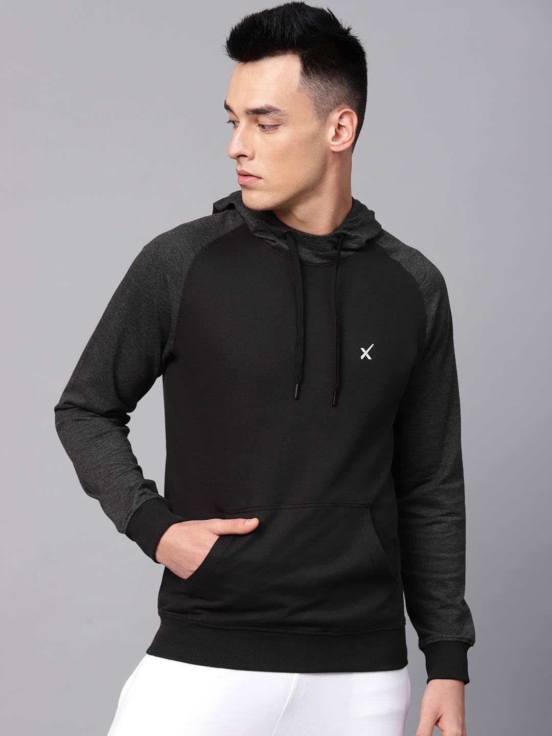 

HRX by Hrithik Roshan Men Black Lifestyle Hooded Solid Sweatshirts