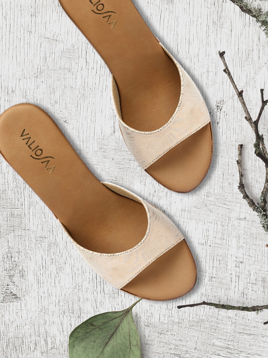 

VALIOSAA Women Gold-Toned Solid Sandals