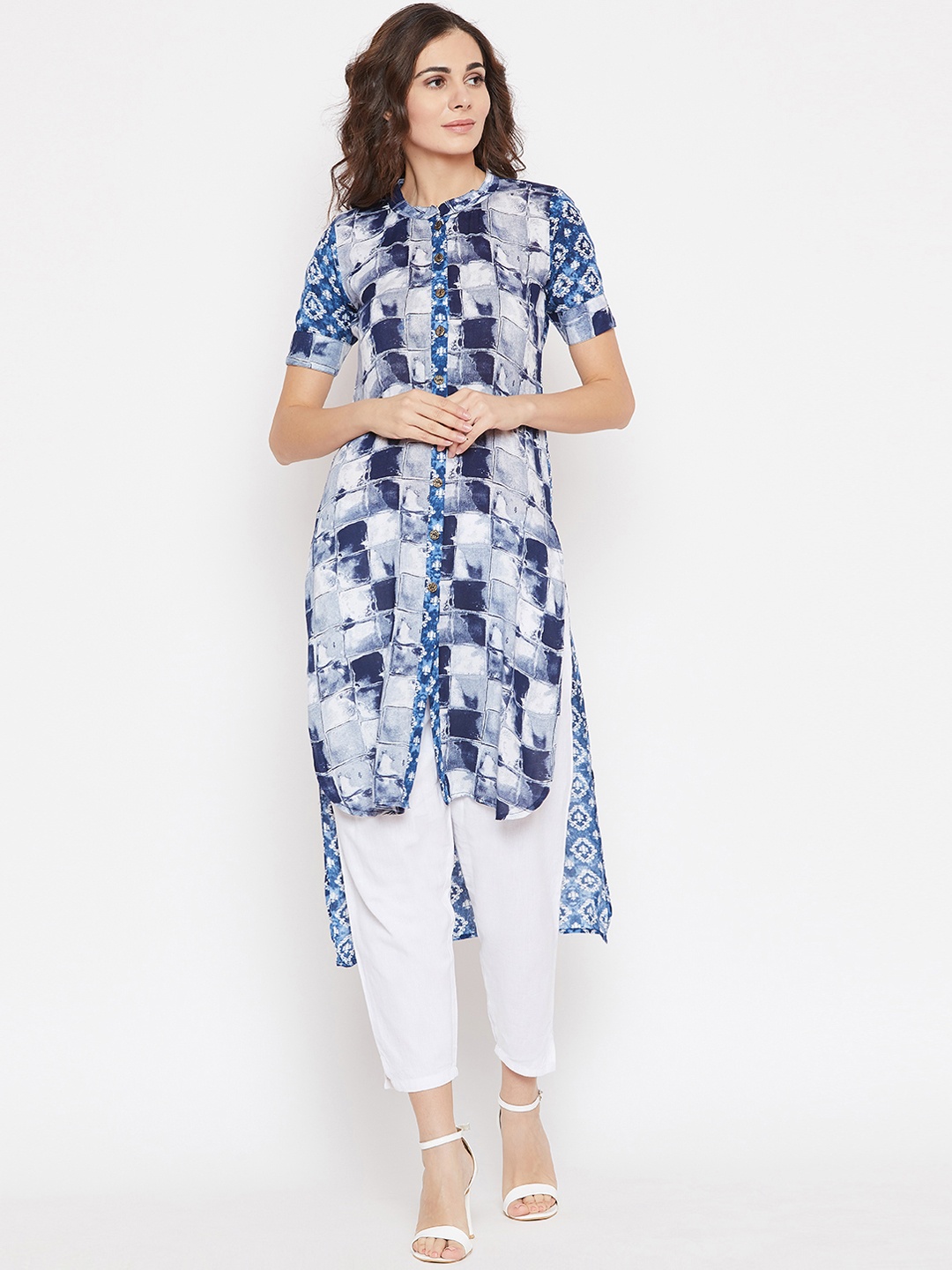 

Cottinfab Women Navy Blue & White Printed Straight Kurta