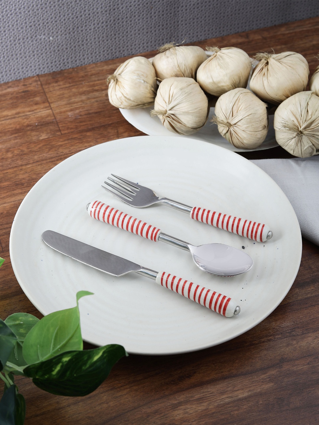 

VarEesha Set of 3 Stainless Steel Hand-Painted Spoons Set, Red