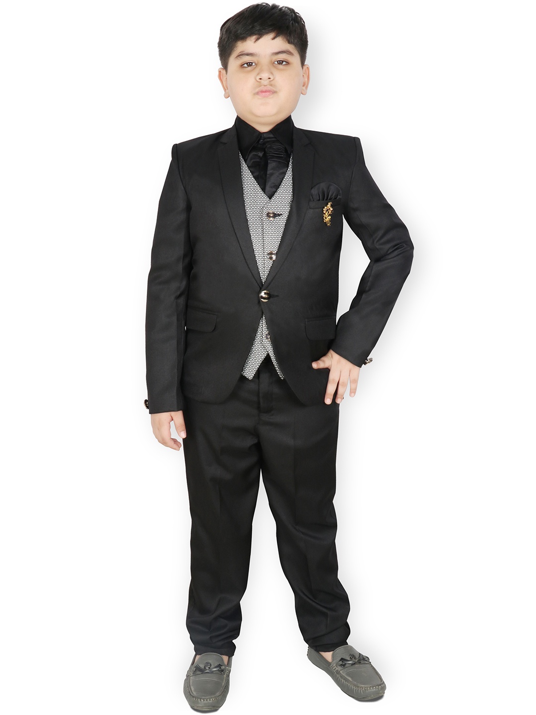 

SG YUVRAJ Boys Black Solid Single-Breasted Suit