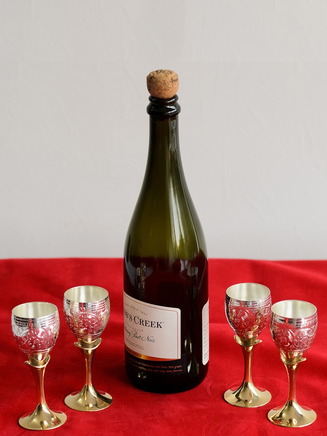 

eCraftIndia Set of 4 Wine Glasses with Velvet Box, Gold