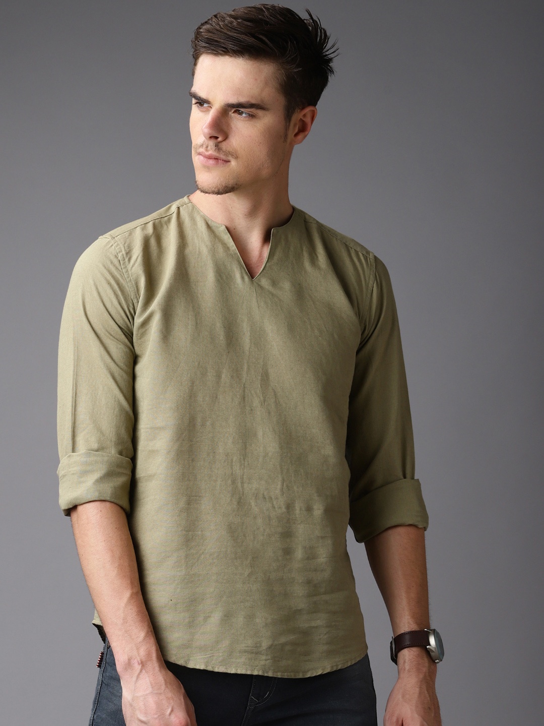 

Bene Kleed Men Olive Green Solid Straight Kurta