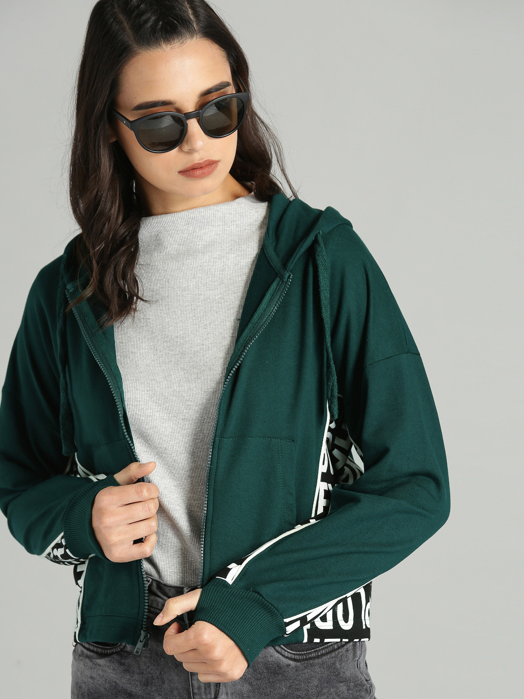 

The Roadster Lifestyle Co Women Green Printed Hooded Sweatshirt