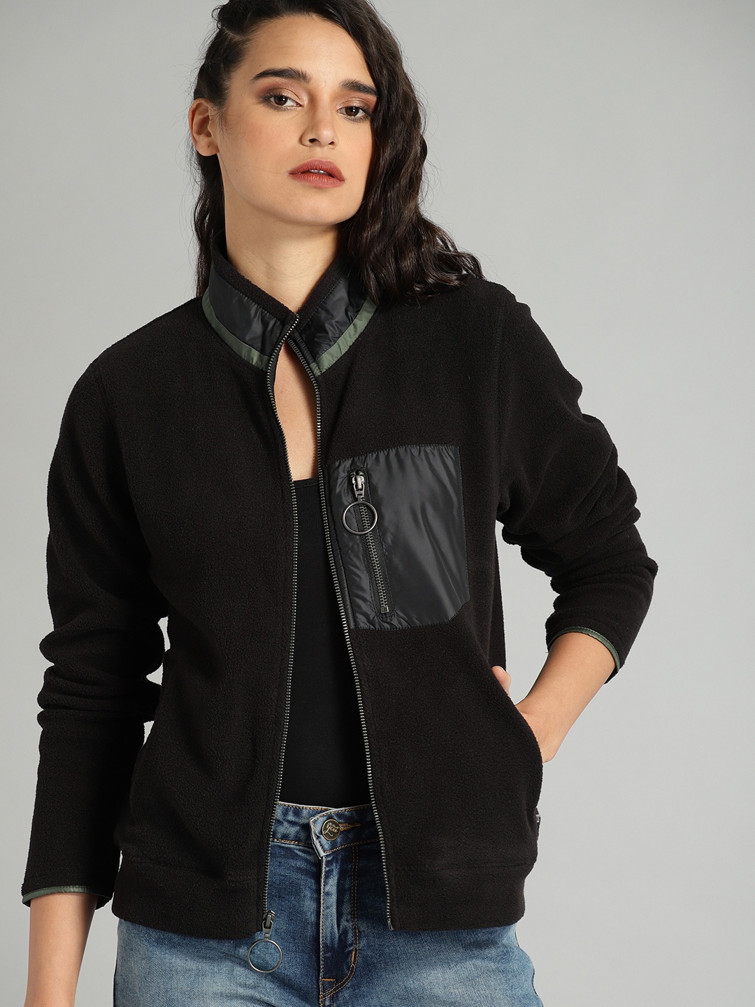 

The Roadster Lifestyle Co Women Black Solid Lightweight Front-Open Sweatshirt