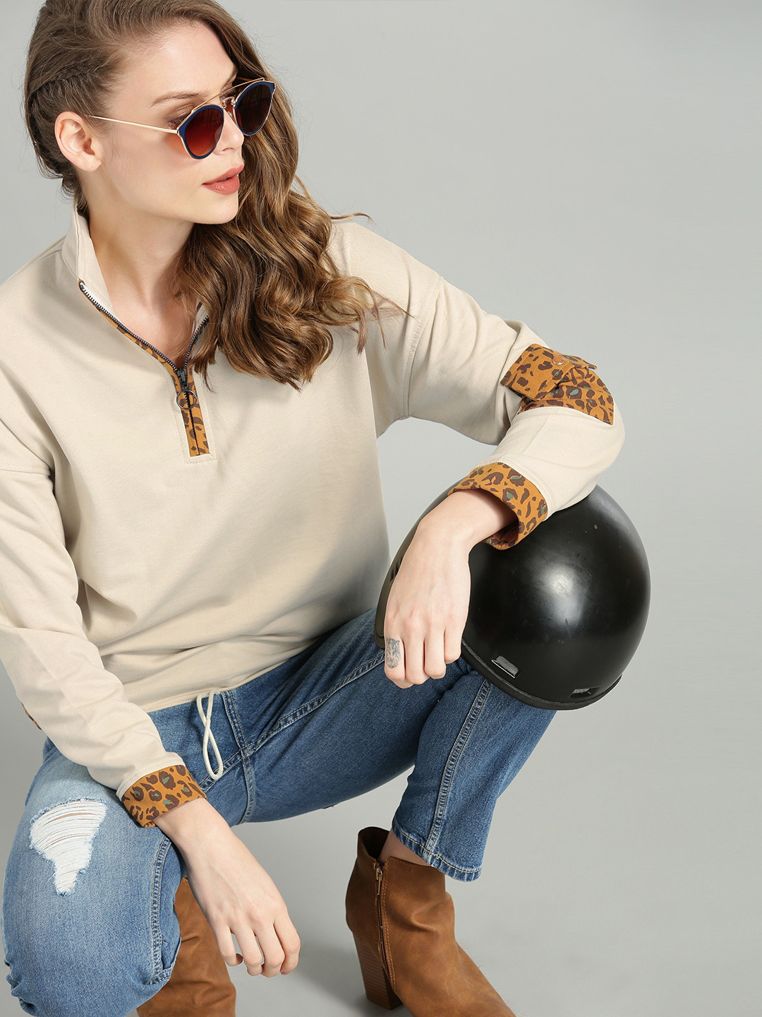 

The Roadster Lifestyle Co Women Cream-Coloured Solid Pullover Sweatshirt