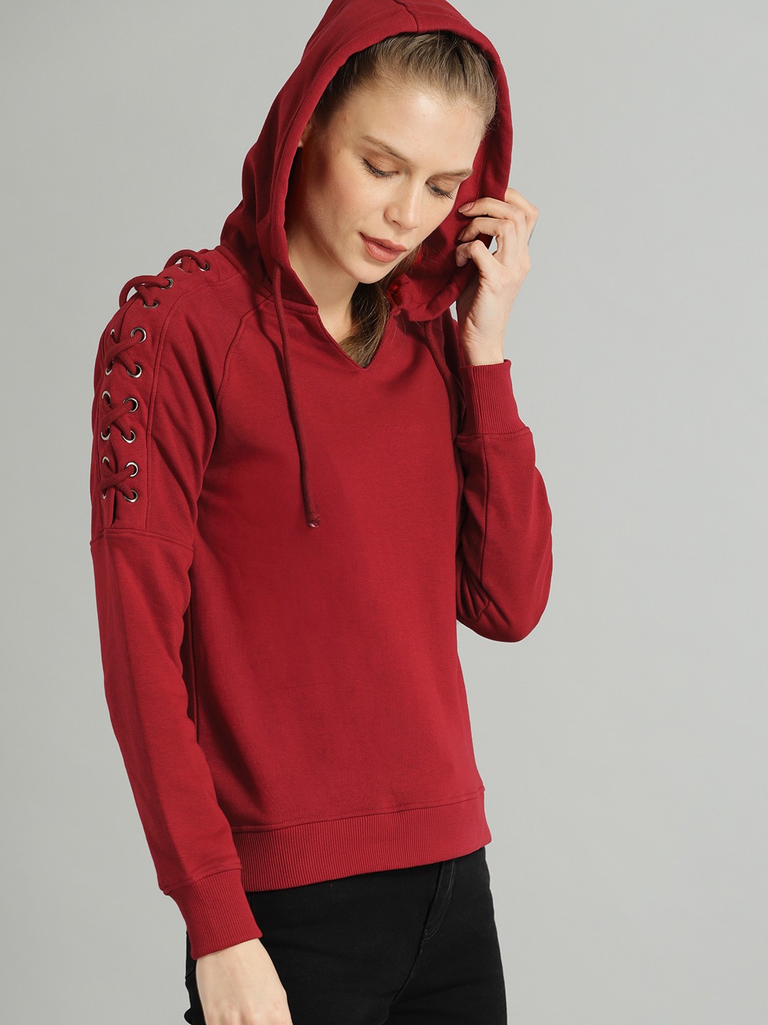

The Roadster Lifestyle Co Women Maroon Solid Hooded Pullover Sweatshirt