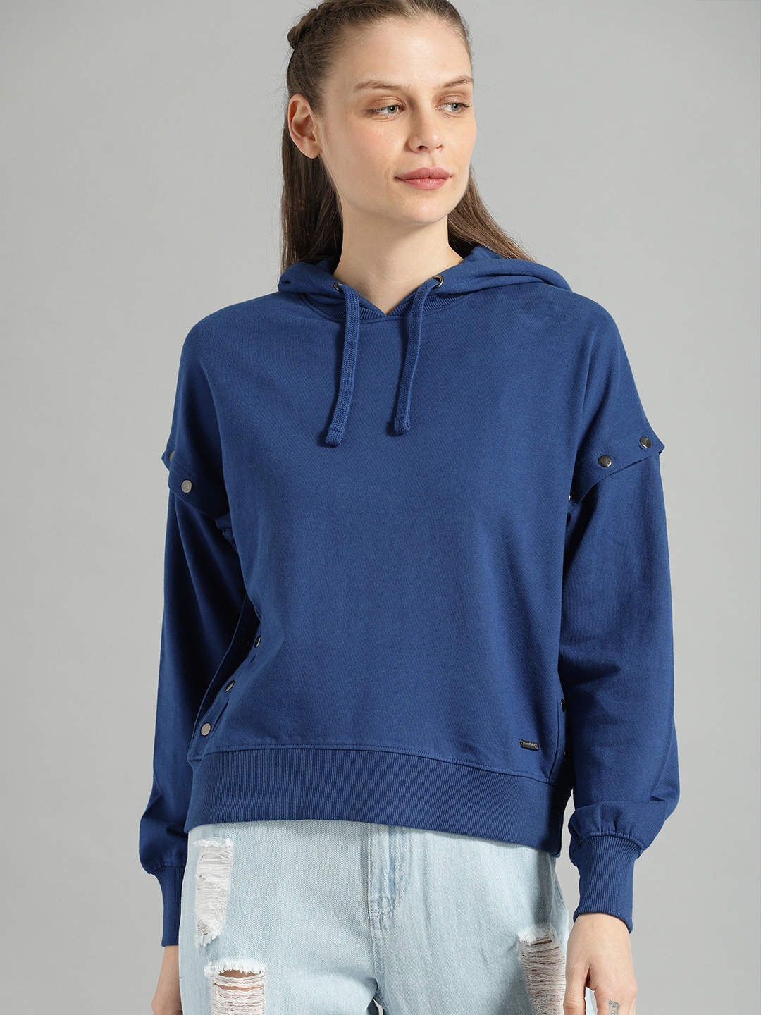 

The Roadster Lifestyle Co Women Blue Solid Hooded Sweatshirt with Detachable Sleeves