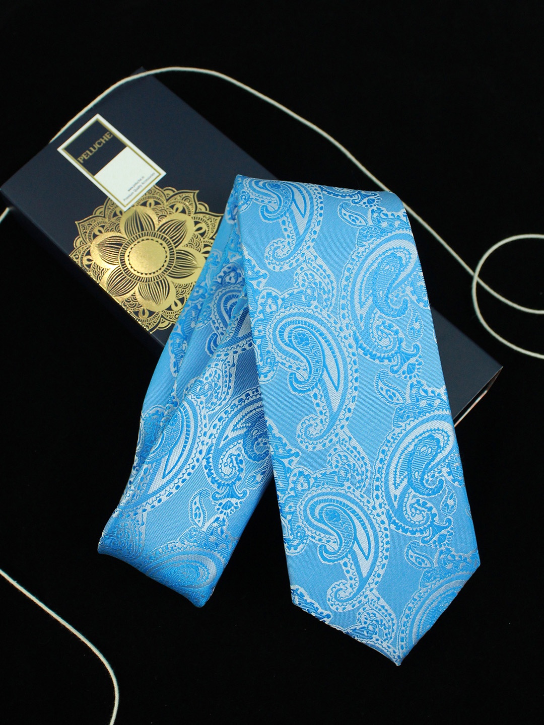 

PELUCHE Blue Woven Design Broad Tie