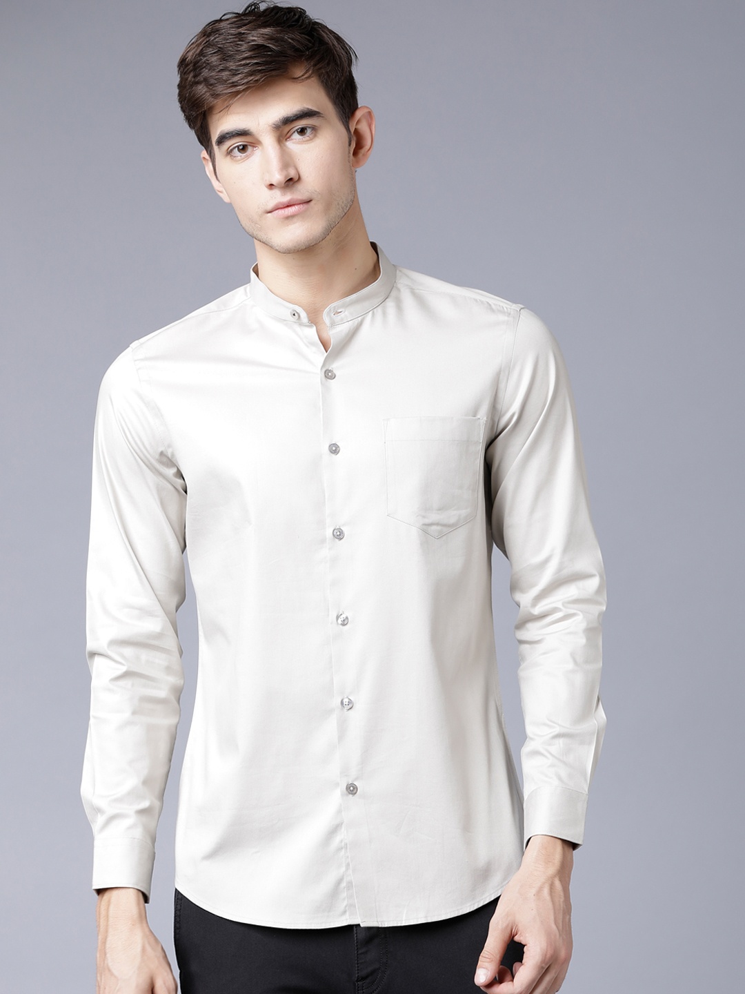 

Black coffee Men Off-White Slim Fit Solid Formal Shirt