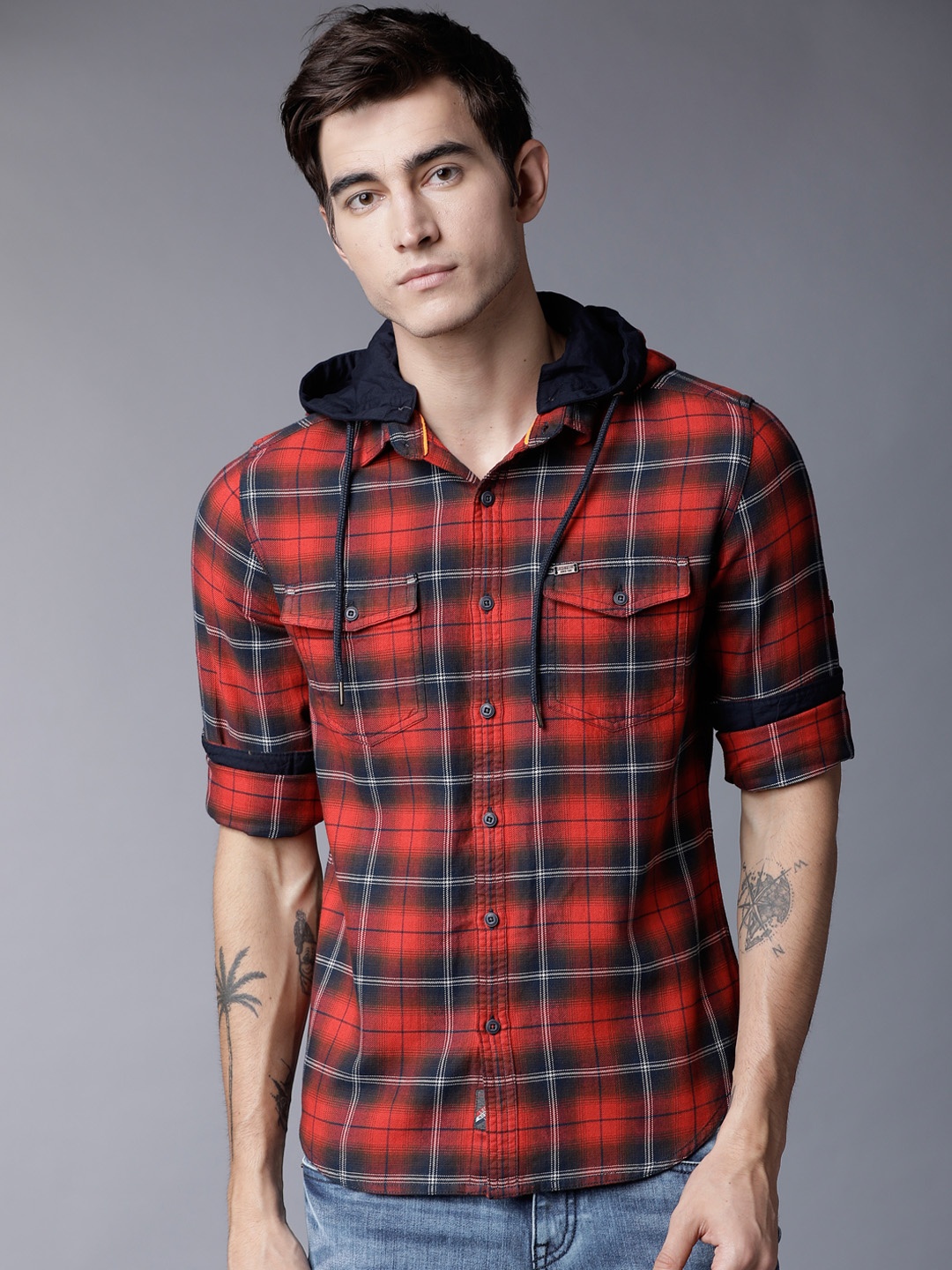 

LOCOMOTIVE Men Navy Blue & Red Slim Fit Checked Casual Shirt