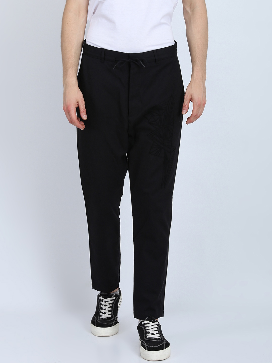 

Antony Morato Men Black Regular Fit Solid Regular Trousers