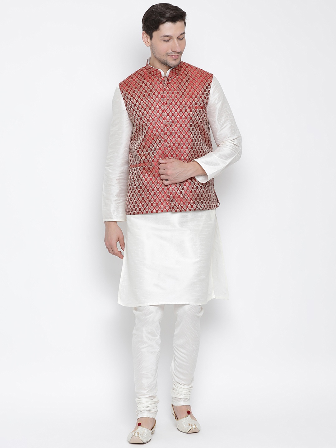 

VASTRAMAY Men Cream-Coloured Self Design Kurta with Pyjamas & Jacket