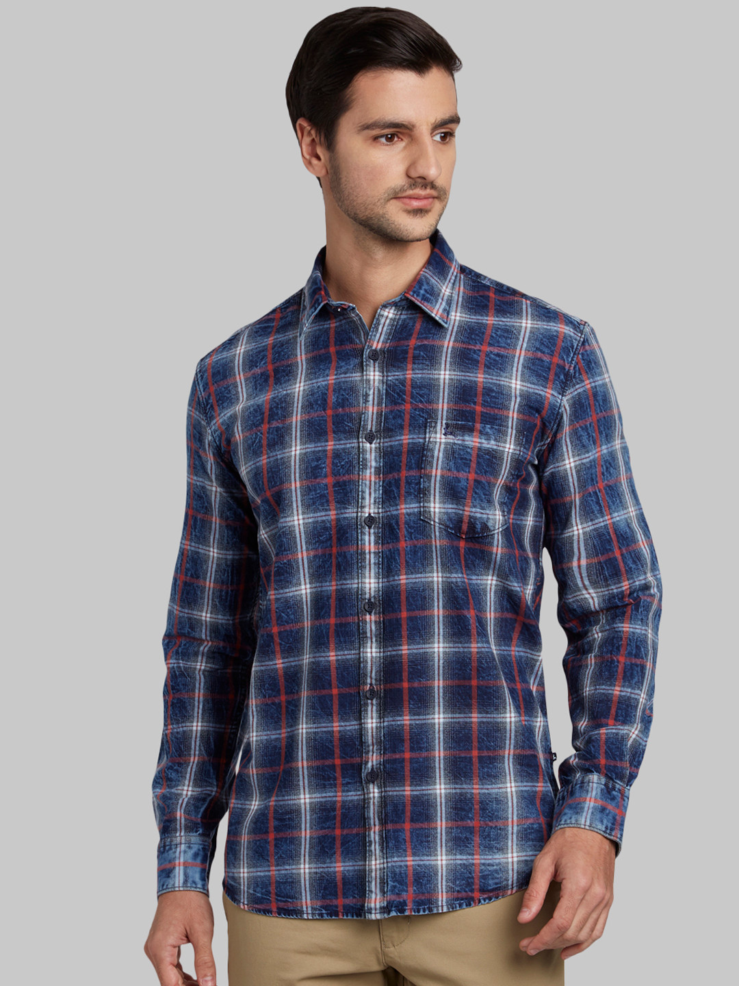 

Parx Men Navy Blue & Off-White Slim Fit Checked Casual Shirt