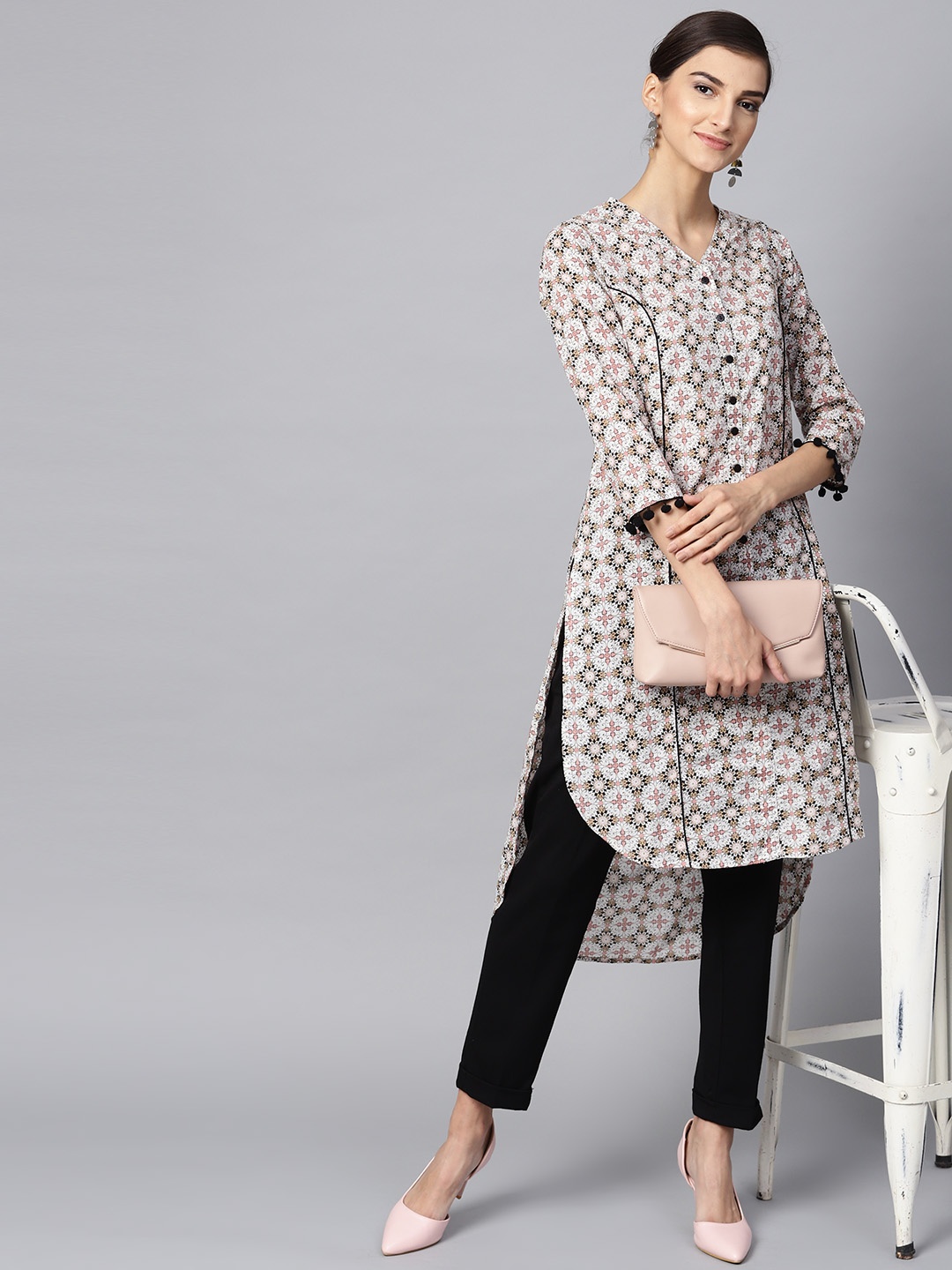 

Meeranshi Women Off-White & Black Printed Straight Kurta