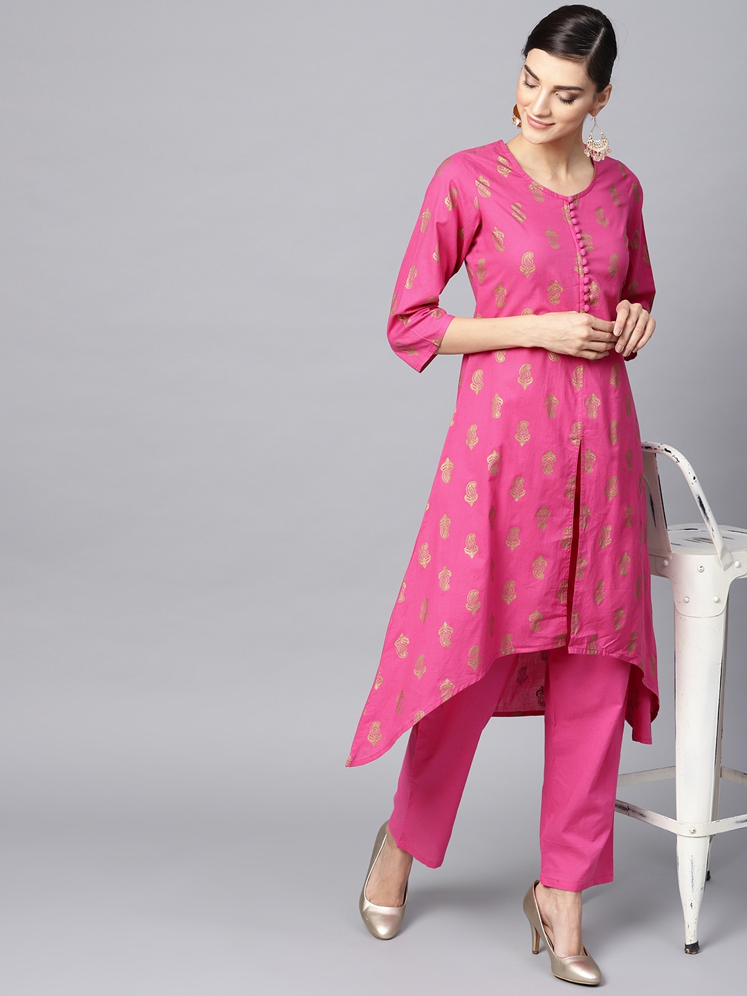 

Meeranshi Women Pink & Golden Printed Kurta with Trousers