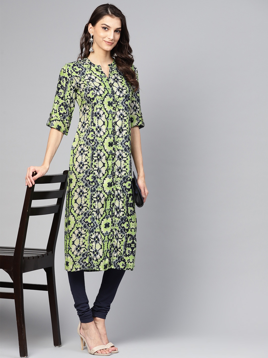 

Meeranshi Women Green & Navy Printed Straight Kurta