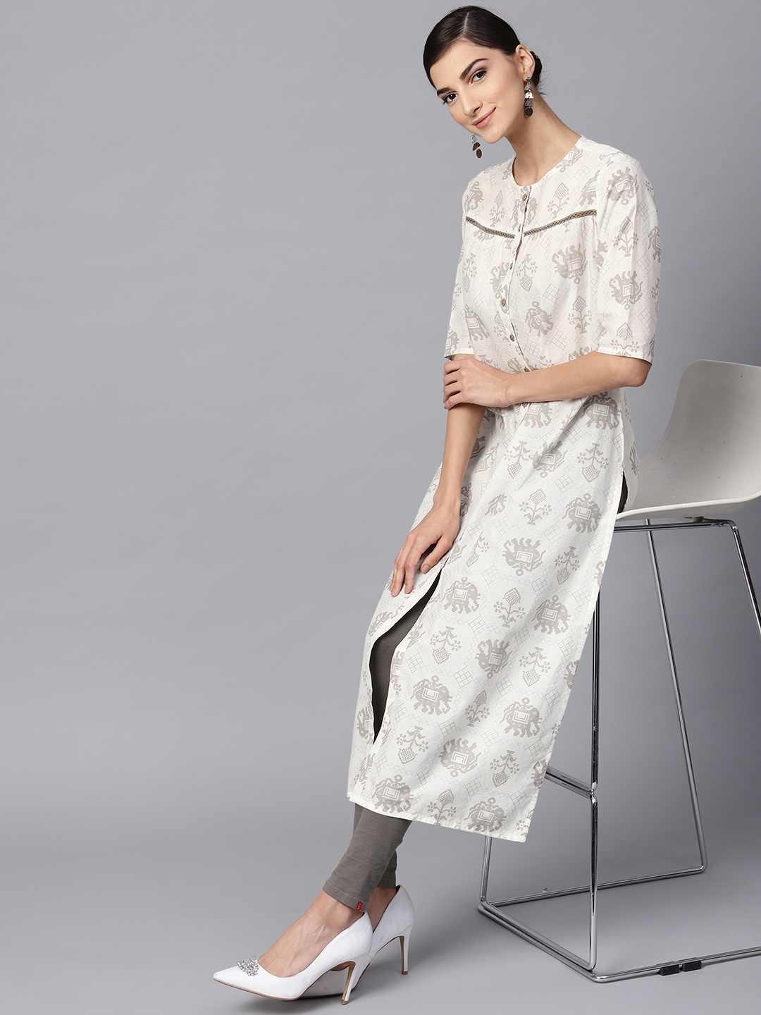 

Meeranshi Women Off-White & Grey Printed Straight Kurta