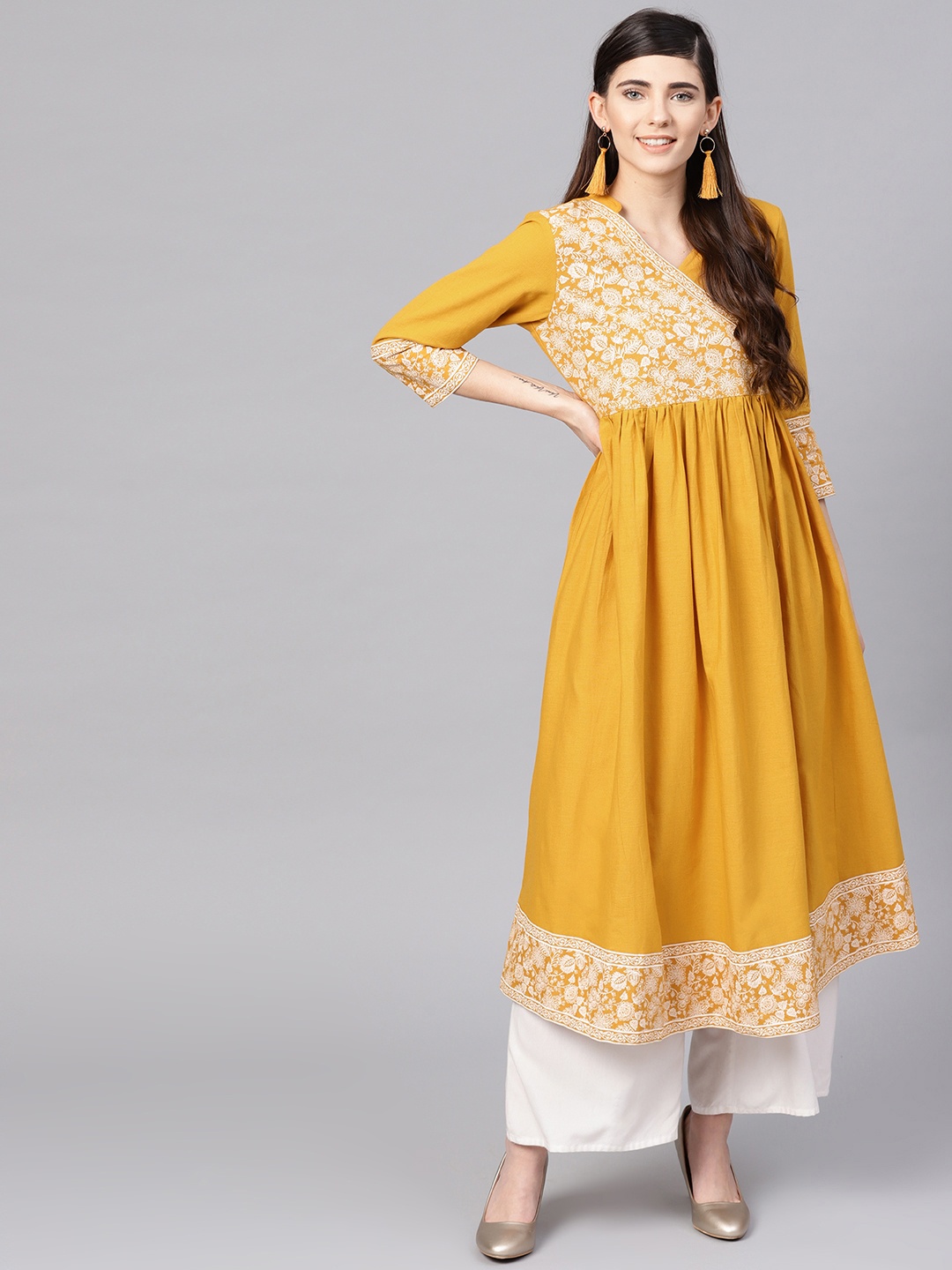 

Varanga Women Yellow & White Yoke Design Khari Print Anarkali Kurta